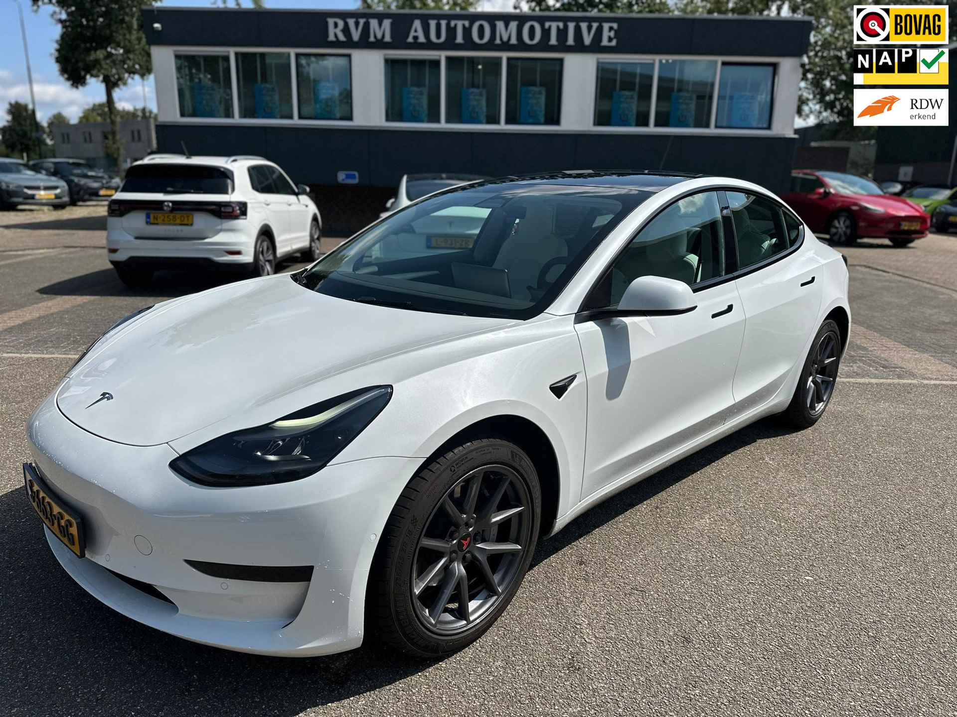 Tesla Model 3 Standard RWD Plus 60 kWh VAN: 35.900,- VOOR 33.877,- UW ZOMERVOORDEEL: 2.023,- - 1/19