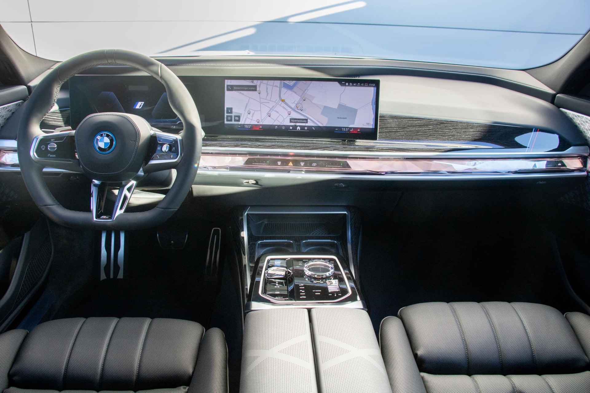 BMW i7 eDrive50 | Glazen panoramadak Sky Lounge | Bowers & Wilkins Diamond Surround Sound Systeem | Selections - 4/33