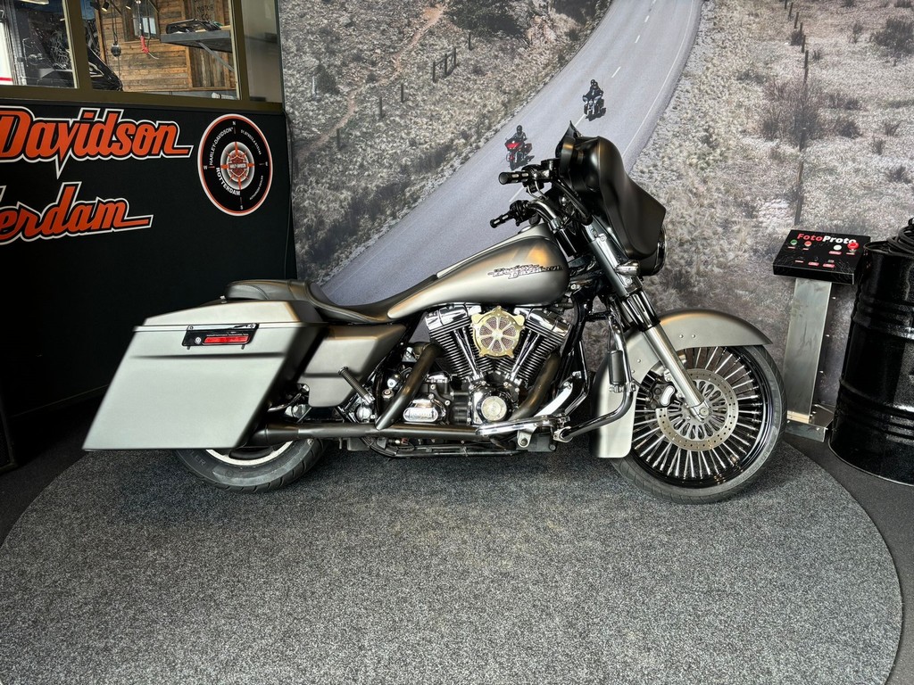 Harley-Davidson FLHX STREET GLIDE