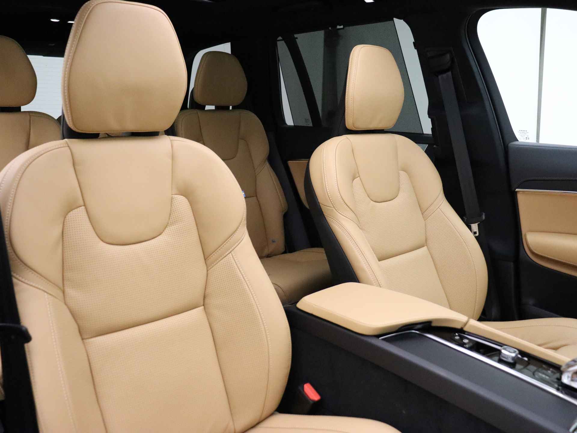 Volvo XC90 T8 455pk AWD Ultra Dark / Luchtvering / Massage stoelen / Stoelventilatie / Bowers & Wilkins audio / - 7/47