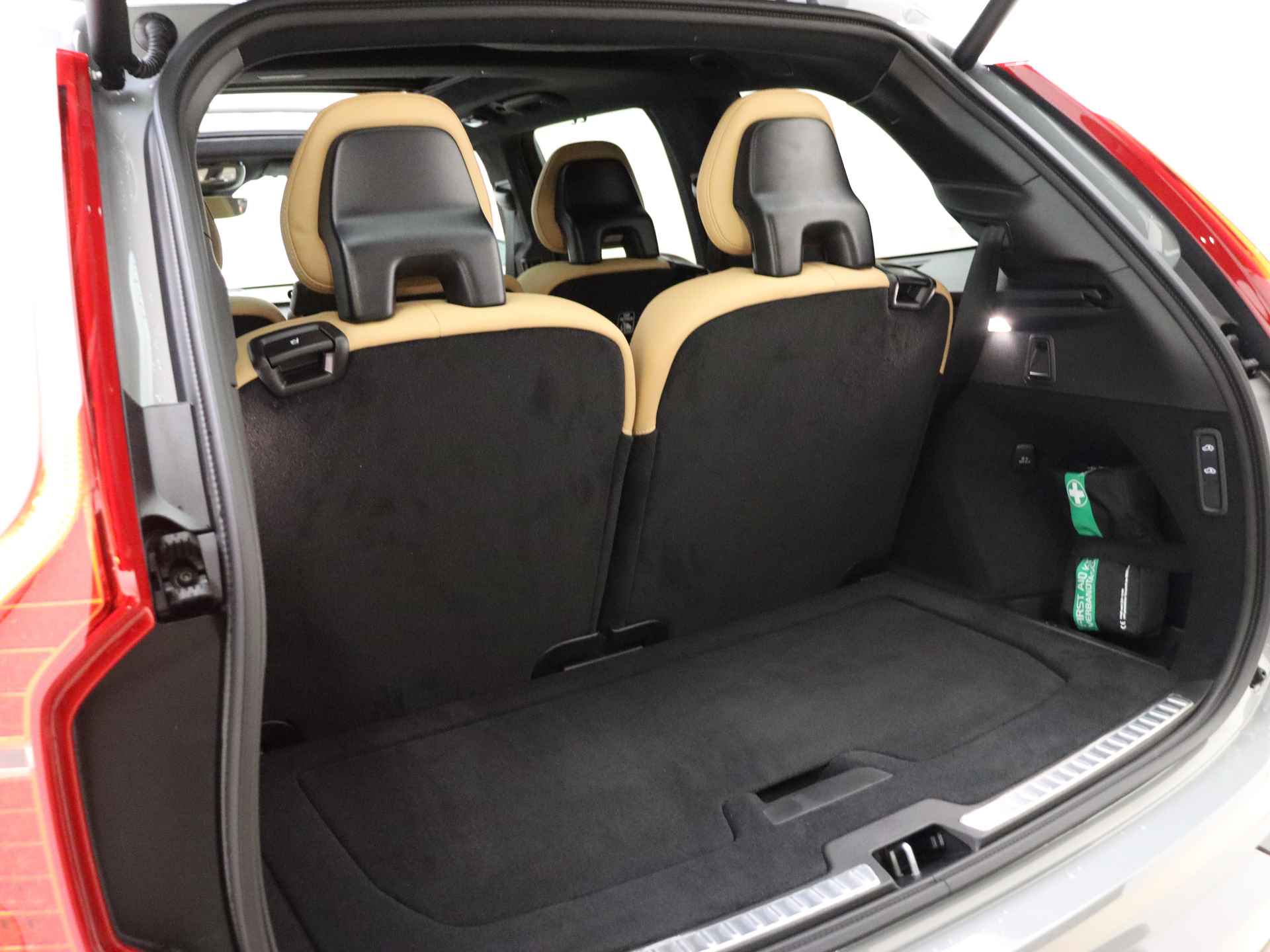 Volvo XC90 T8 455pk AWD Ultra Dark / Luchtvering / Massage stoelen / Stoelventilatie / Bowers & Wilkins audio / - 14/47