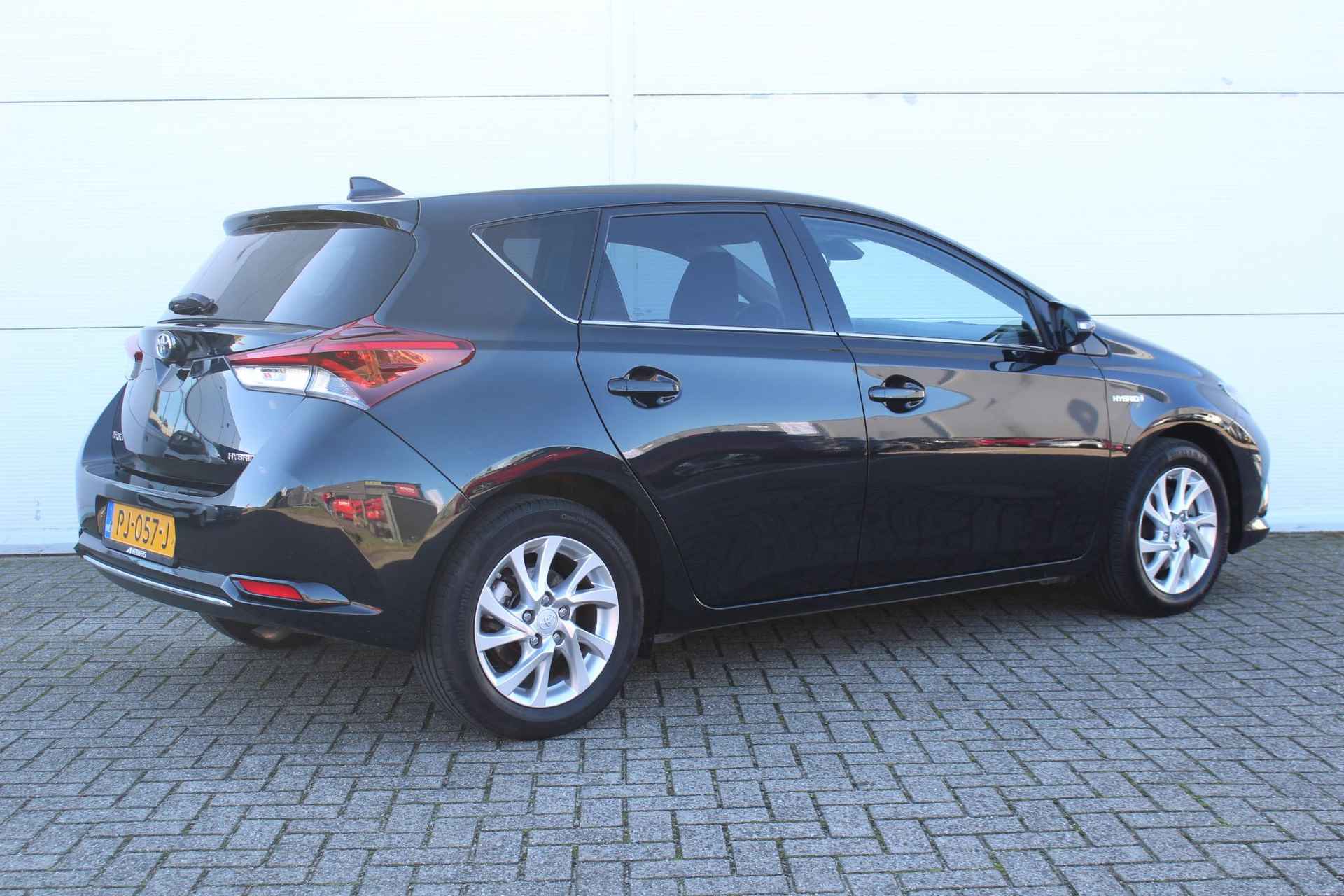 Toyota Auris 1.8 Hybrid Trend / Navigatie / Panoramadak / Climate Control / Achteruitrijcamera / Cruise Control / - 3/42