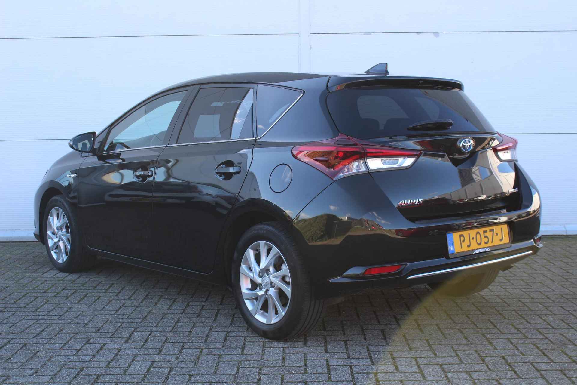 Toyota Auris 1.8 Hybrid Trend / Navigatie / Panoramadak / Climate Control / Achteruitrijcamera / Cruise Control / - 15/42