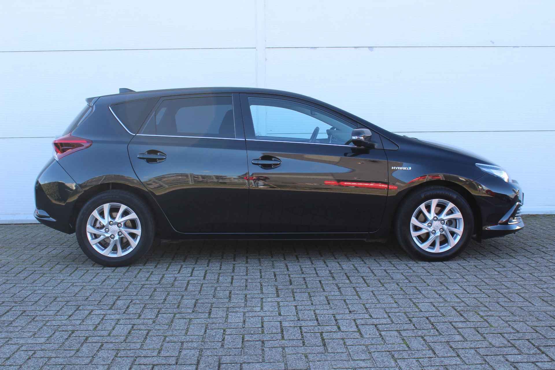 Toyota Auris 1.8 Hybrid Trend / Navigatie / Panoramadak / Climate Control / Achteruitrijcamera / Cruise Control / - 16/42