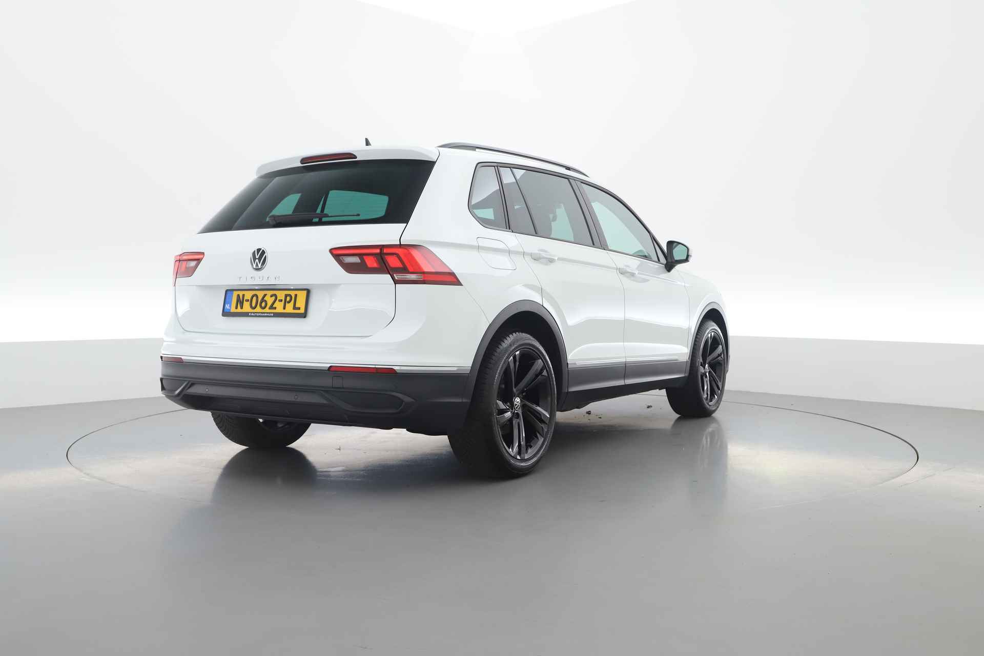 Volkswagen Tiguan 1.5 TSI | Navi | Stoel- Stuurverw. | Adapt. Cruise | 19'' | Elek. Achterklep - 2/25