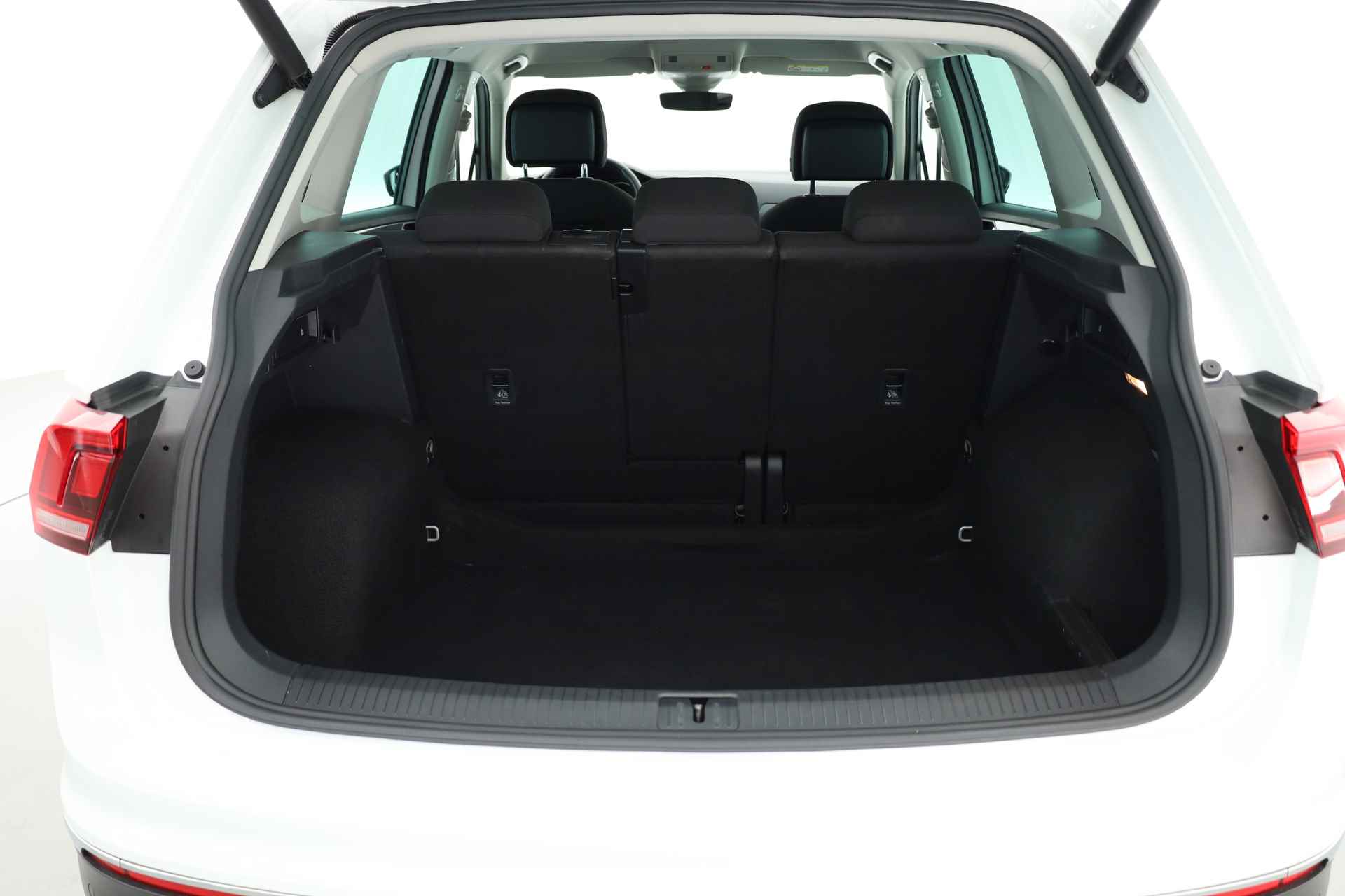 Volkswagen Tiguan 1.5 TSI | Navi | Stoel- Stuurverw. | Adapt. Cruise | 19'' | Elek. Achterklep - 17/25