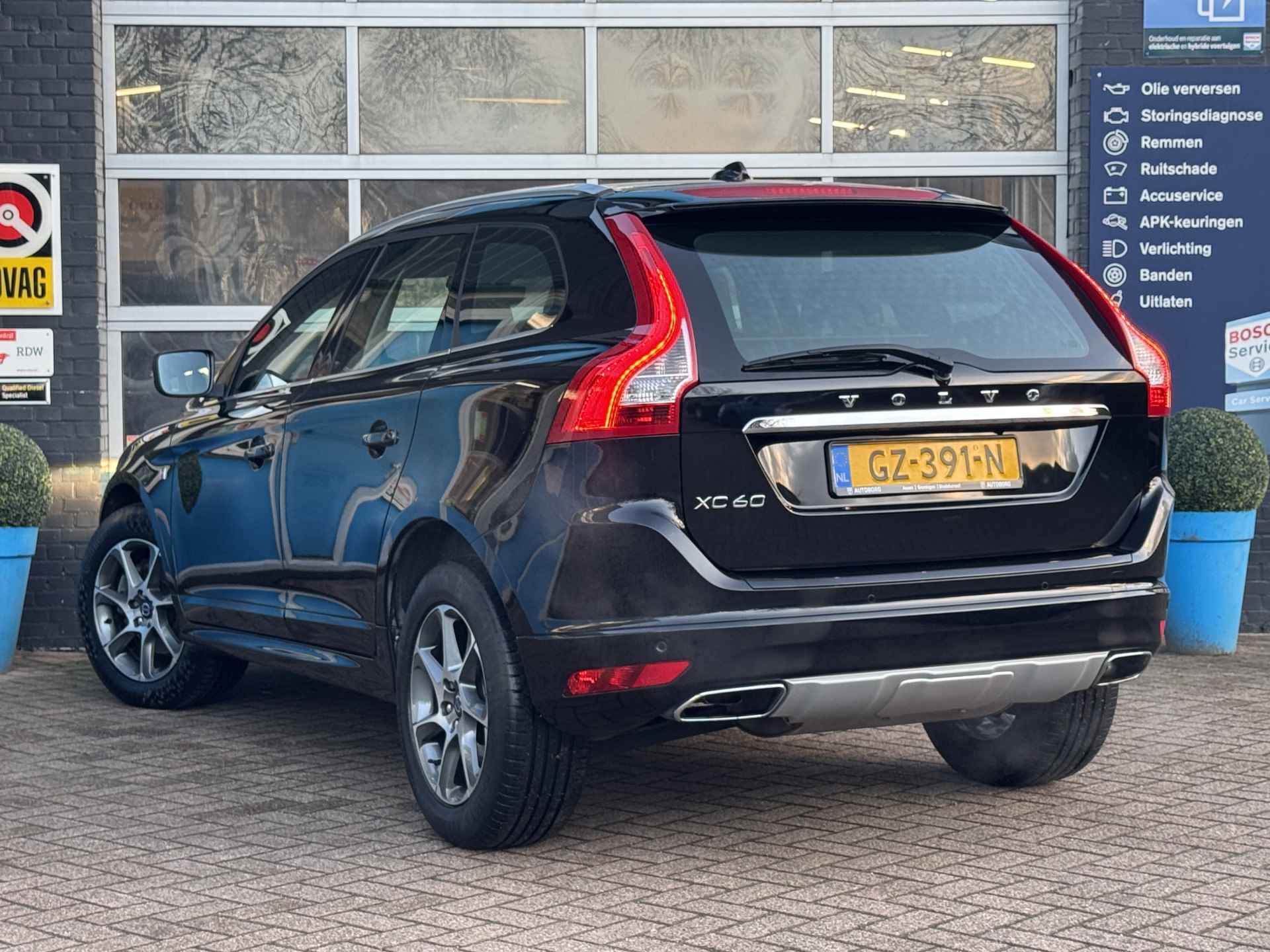 Volvo XC60 2.0 T5 FWD Ocean Race | Trekhaak Afneembaar | Panoramadak | Eerste Eigenaar | Rijklaar + 12 Maand BOVAG Garantie - 44/48