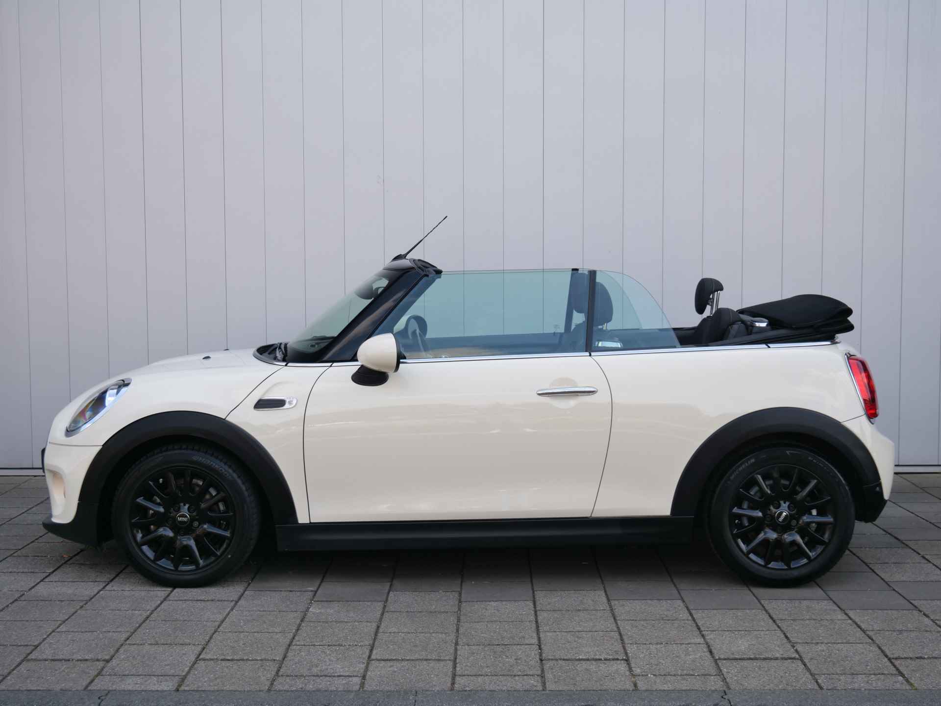 MINI Cabrio 1.5 Cooper Salt 136 Pk Automaat Navi / Apple Carplay / PDC - 18/40