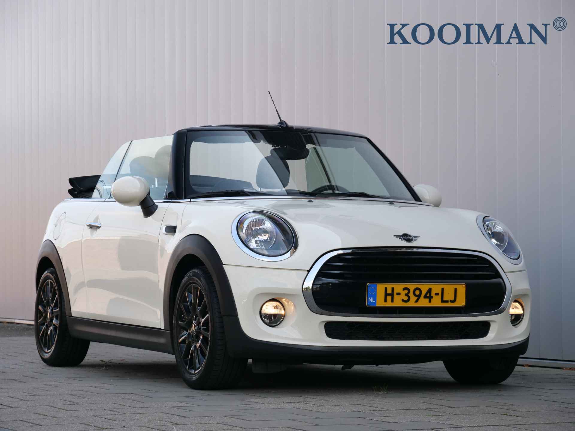 MINI Cabrio 1.5 Cooper Salt 136 Pk Automaat Navi / Apple Carplay / PDC - 1/40