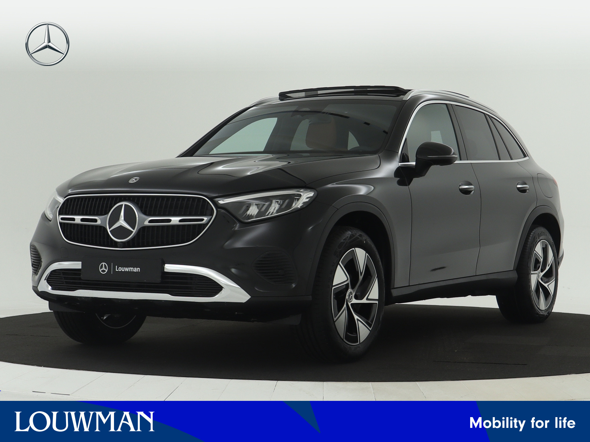 Mercedes-Benz GLC 300e 4MATIC Luxury Line | Trekhaak | KEYLESS GO-comfortpakket | Parkeerpakket met achteruitcamera | URBAN GUARD voertuigbescherming plus | Winter pakket | EASY PACK achterklep |