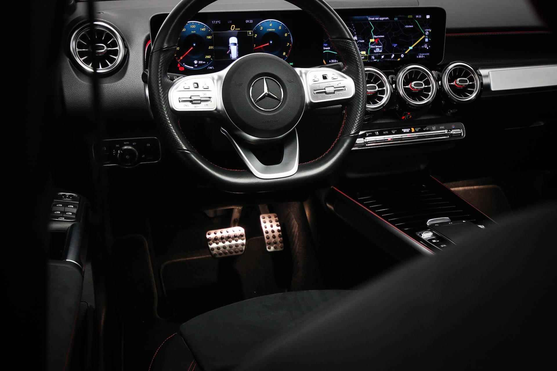 Mercedes-Benz GLB 200 Business Solution AMG | WIDESCREEN | PANORAMADAK | APPLE CARPLAY | CAMERA | 19" - 36/78