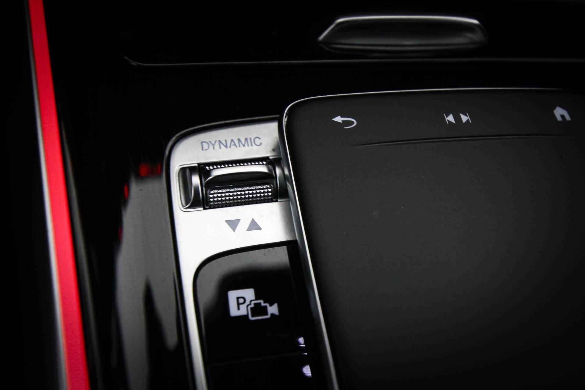 Mercedes-Benz GLB 200 Business Solution AMG | WIDESCREEN | PANORAMADAK | APPLE CARPLAY | CAMERA | 19" - 51/78