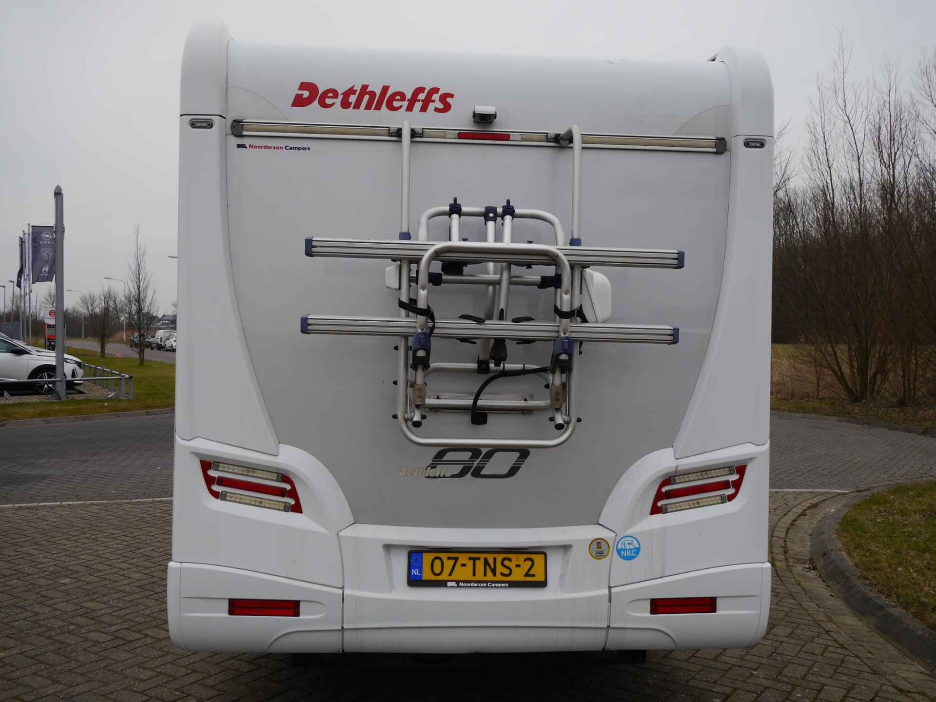 Dethleffs T 6700 eighty | 3850 gewicht | Fietsendrager achterop | 4 persoons | Zeer netjes | Fransbed | Airco | Cruise | Ruime badkamer - 5/40