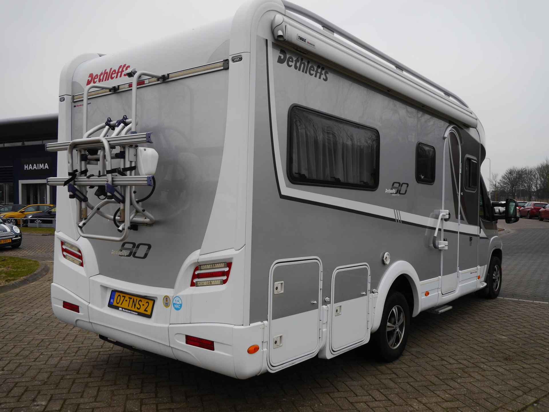 Dethleffs T 6700 eighty | 3850 gewicht | Fietsendrager achterop | 4 persoons | Zeer netjes | Fransbed | Airco | Cruise | Ruime badkamer - 6/40