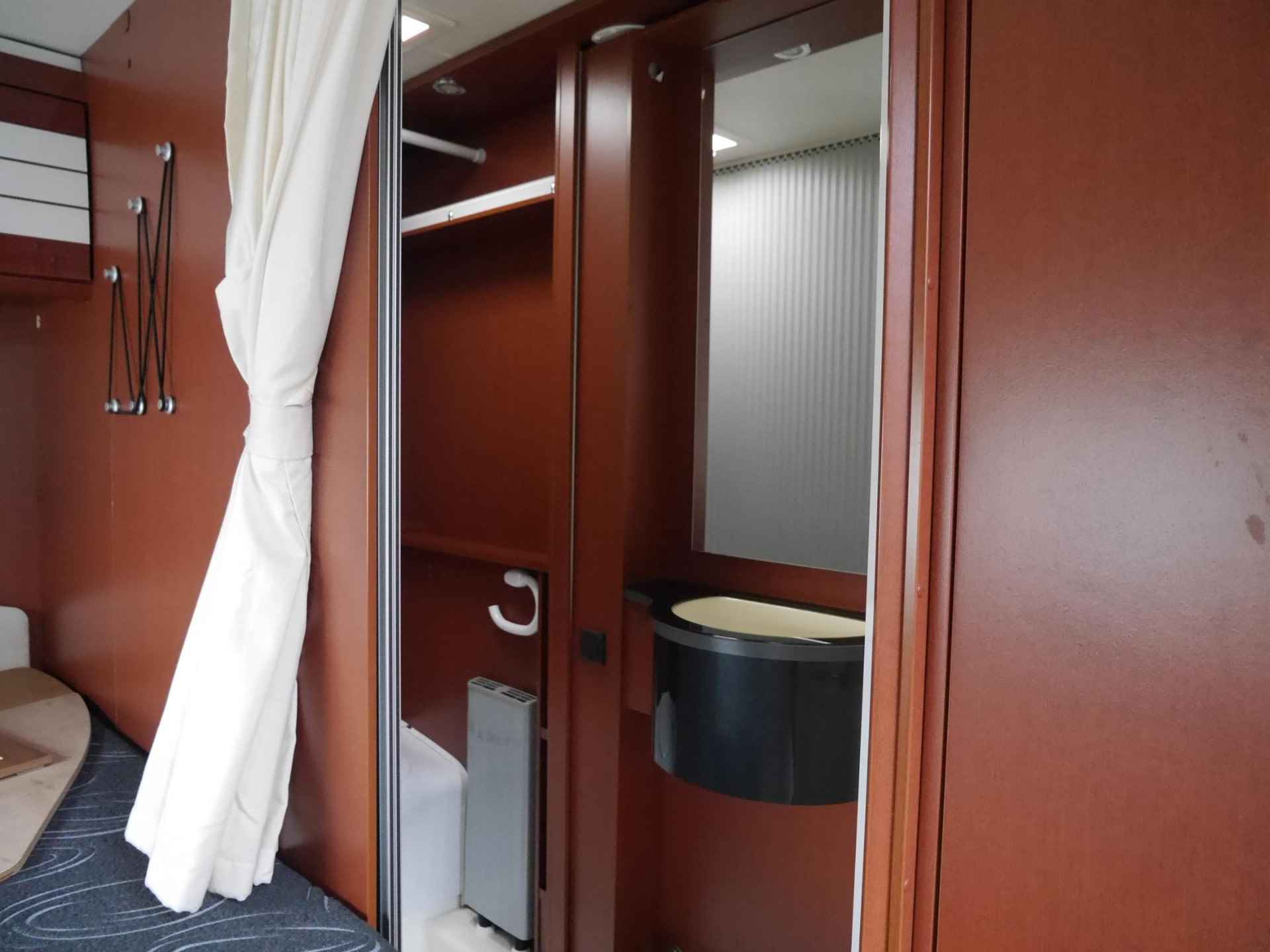 Dethleffs T 6700 eighty | 3850 gewicht | Fietsendrager achterop | 4 persoons | Zeer netjes | Fransbed | Airco | Cruise | Ruime badkamer - 15/40