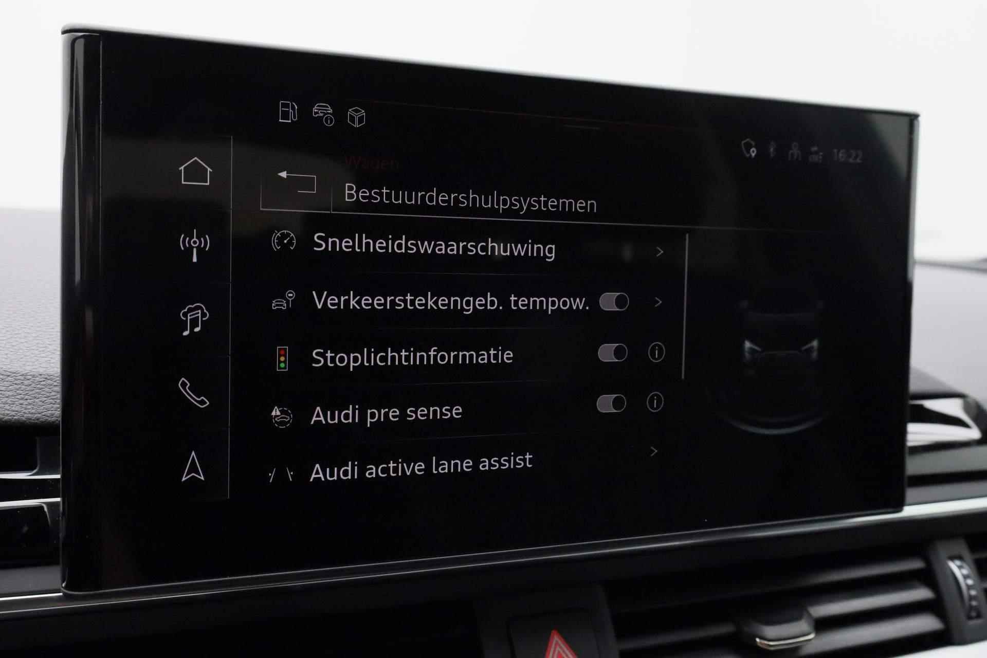 Audi A4 Avant 35 TFSI 150PK S-tronic S edition Competition | Achteruitrijcamera | Privacy glas (donker getint) | Optiekpakket zwart plus - 32/38