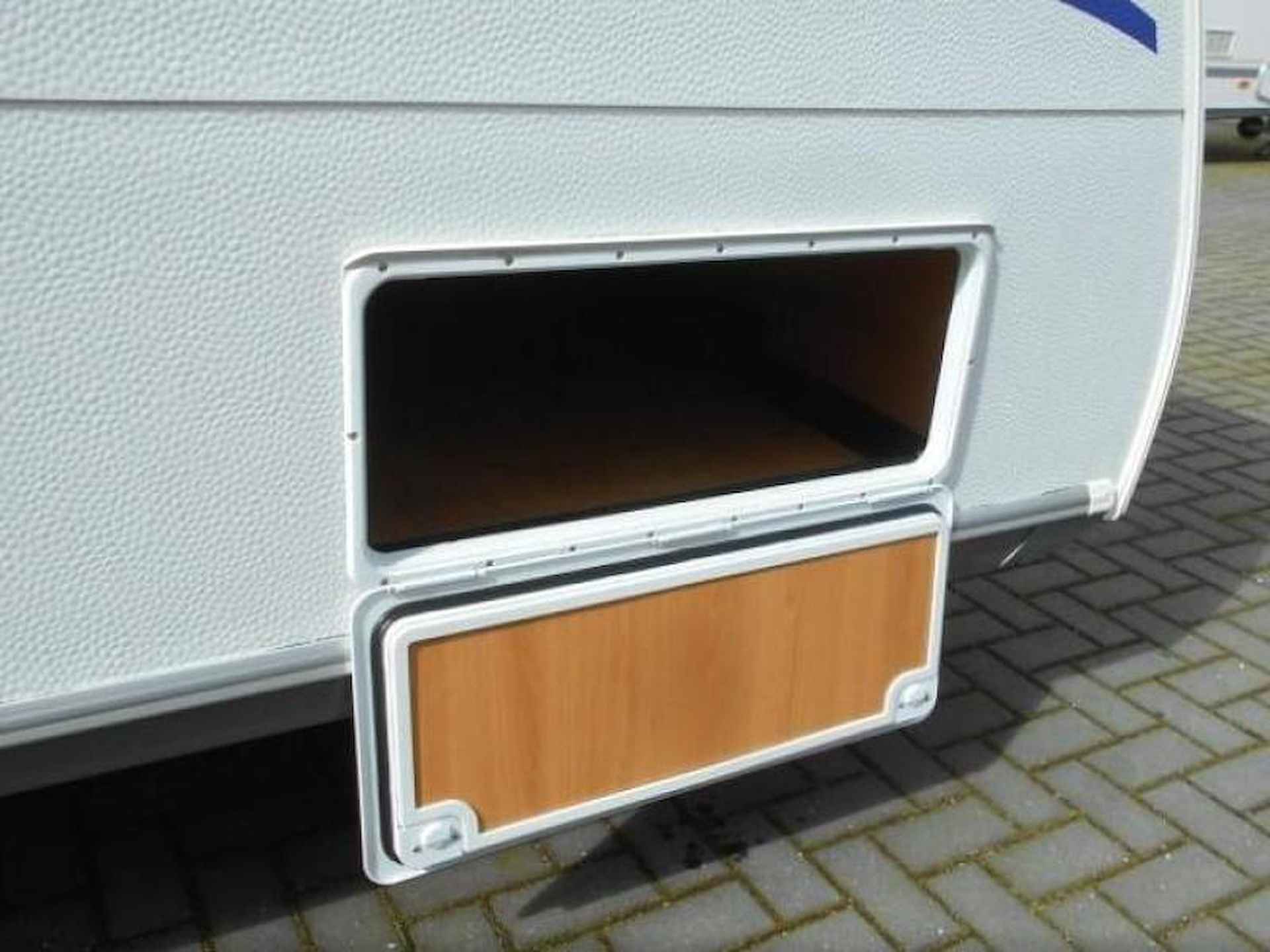 Caravelair Antares 465 Dwarsbed / Luifel. - 8/17