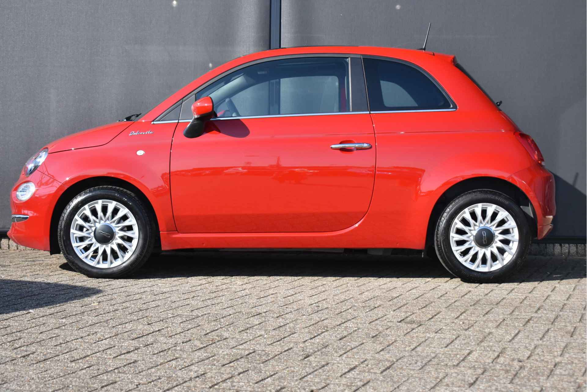 Fiat 500 1.0 Hybrid Dolcevita | Navigatie | Panoramadak | Airco | 15"LMV | Snelheidsbegrenzer | Apple Carplay | Android Auto | Nieuwstaat - 4/42