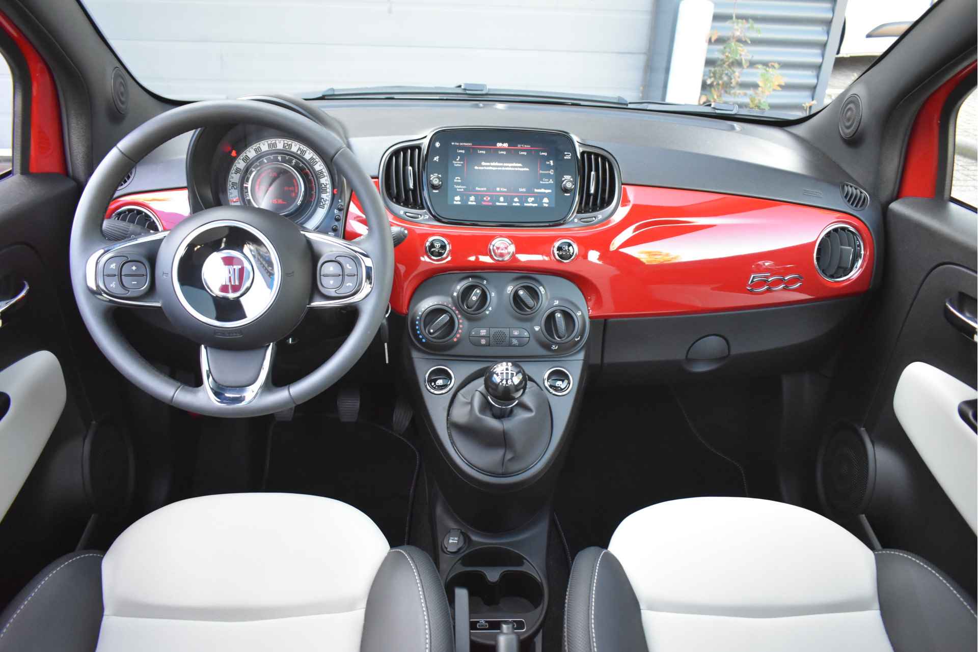 Fiat 500 1.0 Hybrid Dolcevita | Navigatie | Panoramadak | Airco | 15"LMV | Snelheidsbegrenzer | Apple Carplay | Android Auto | Nieuwstaat - 11/42