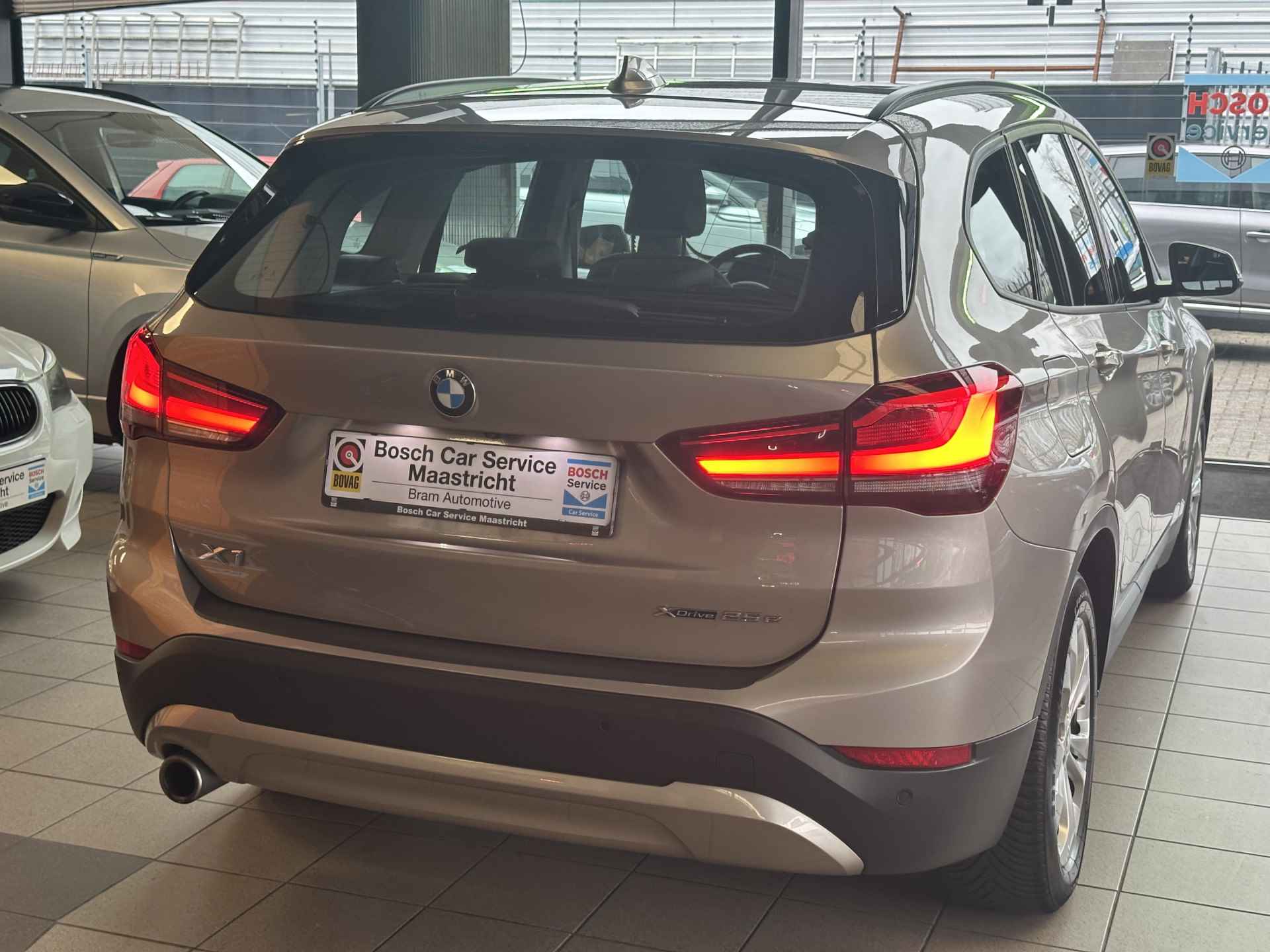 BMW X1 xDrive25e Executive | Panorama | Head-up | ACC | Camera | Adaptive CC | Noodremsyst assist - Snelh-/afstandsreg- | Garantie Interesse, Proefrit? Bel of app met: 06-24 28 28 42 - 26/36