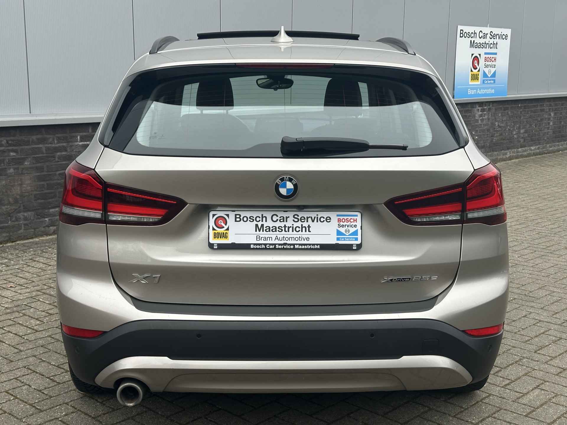 BMW X1 xDrive25e Executive | Panorama | Head-up | ACC | Camera | Adaptive CC | Noodremsyst assist - Snelh-/afstandsreg- | Garantie Interesse, Proefrit? Bel of app met: 06-24 28 28 42 - 32/36