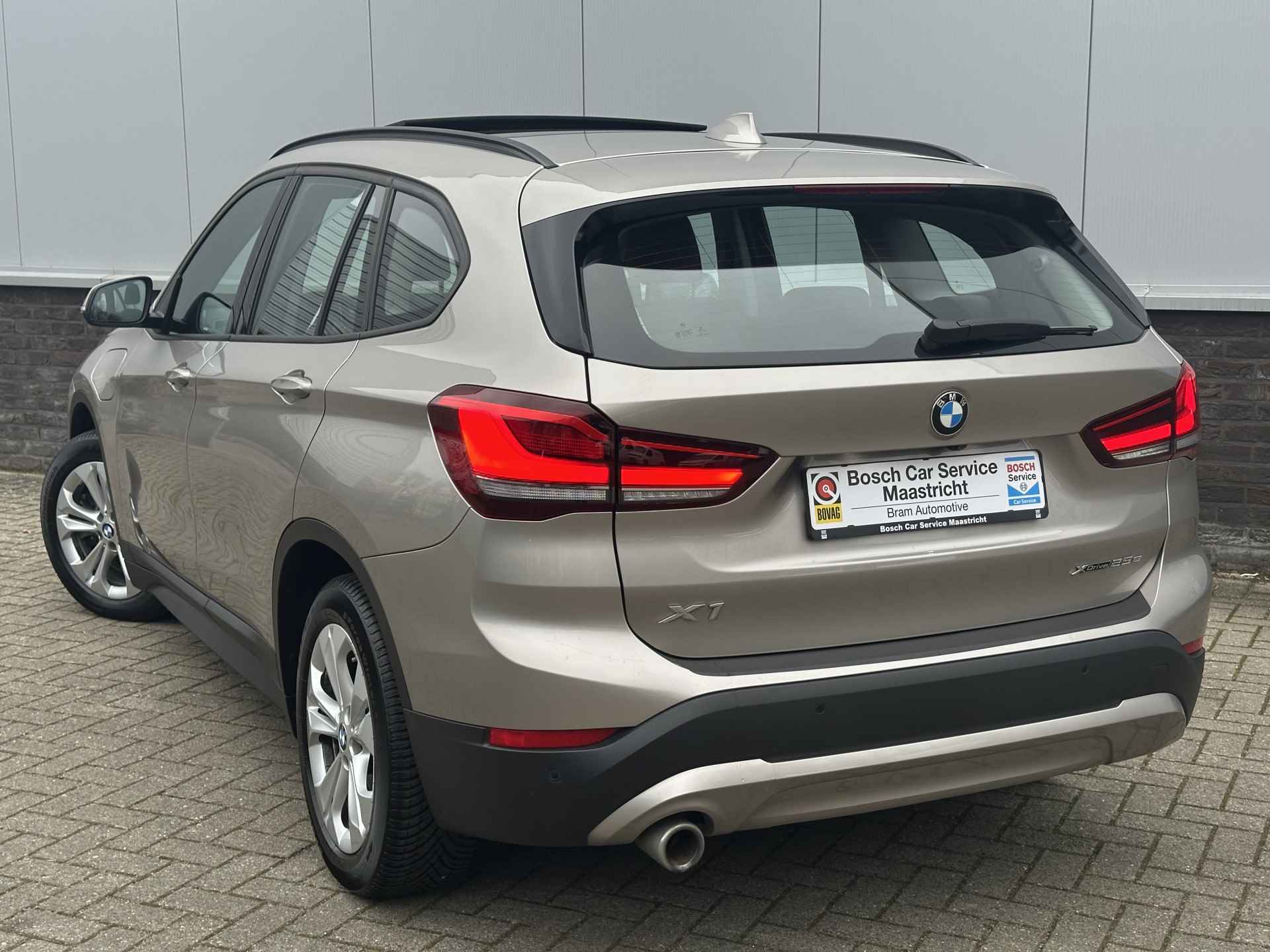 BMW X1 xDrive25e Executive | Panorama | Head-up | ACC | Camera | Adaptive CC | Noodremsyst assist - Snelh-/afstandsreg- | Garantie Interesse, Proefrit? Bel of app met: 06-24 28 28 42 - 33/36