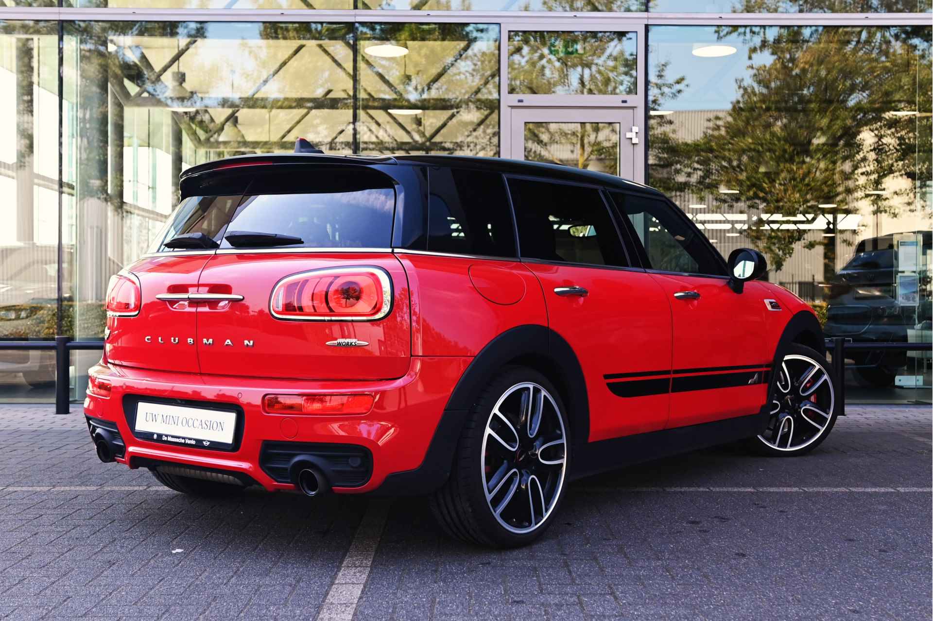 MINI Clubman JCW ALL4 Chili Automaat / Panoramadak / Camera / Active Cruise Control / Harman Kardon / Head-up Display / 19"LM-velgen - 3/32