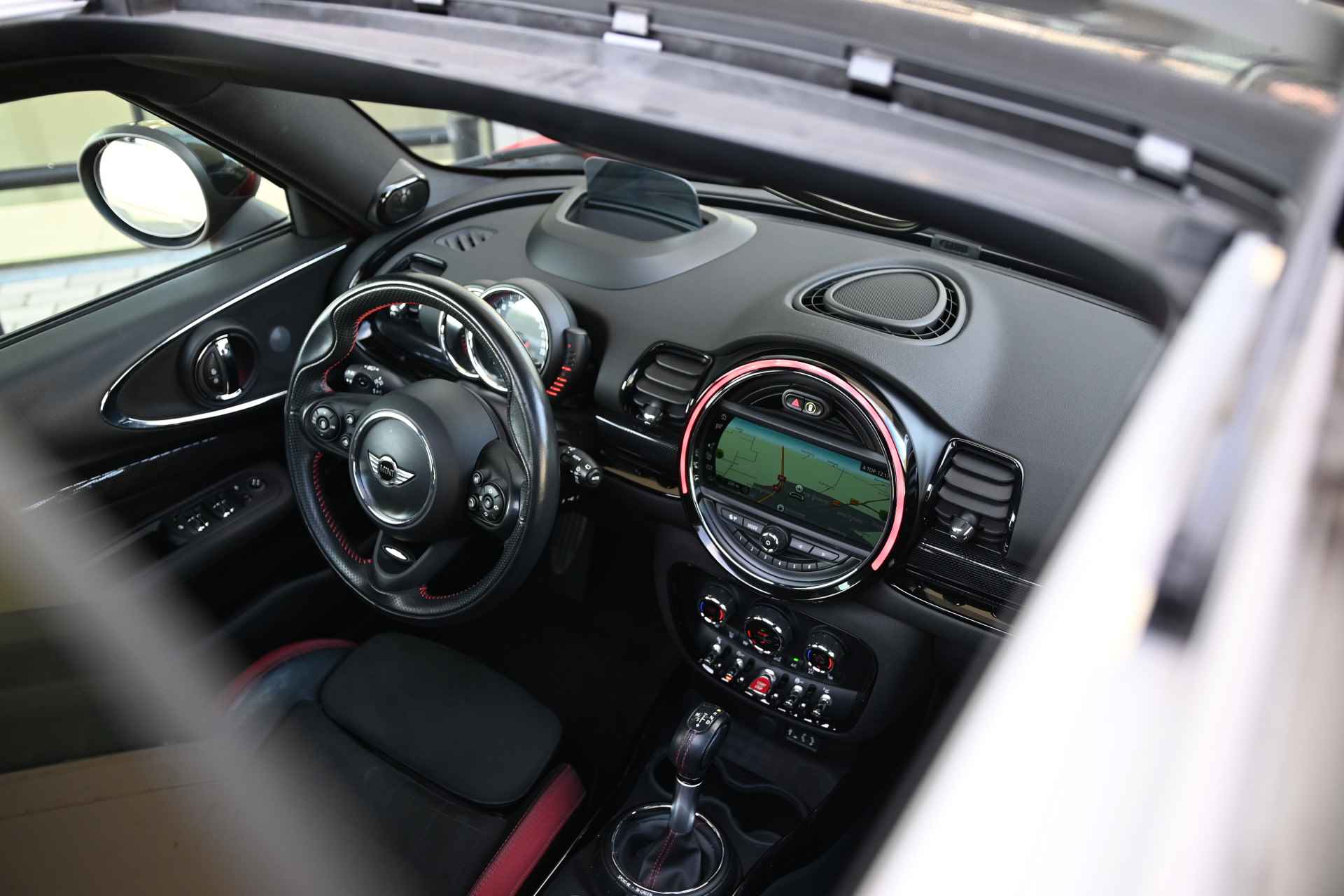 MINI Clubman JCW ALL4 Chili Automaat / Panoramadak / Camera / Active Cruise Control / Harman Kardon / Head-up Display / 19"LM-velgen - 7/32