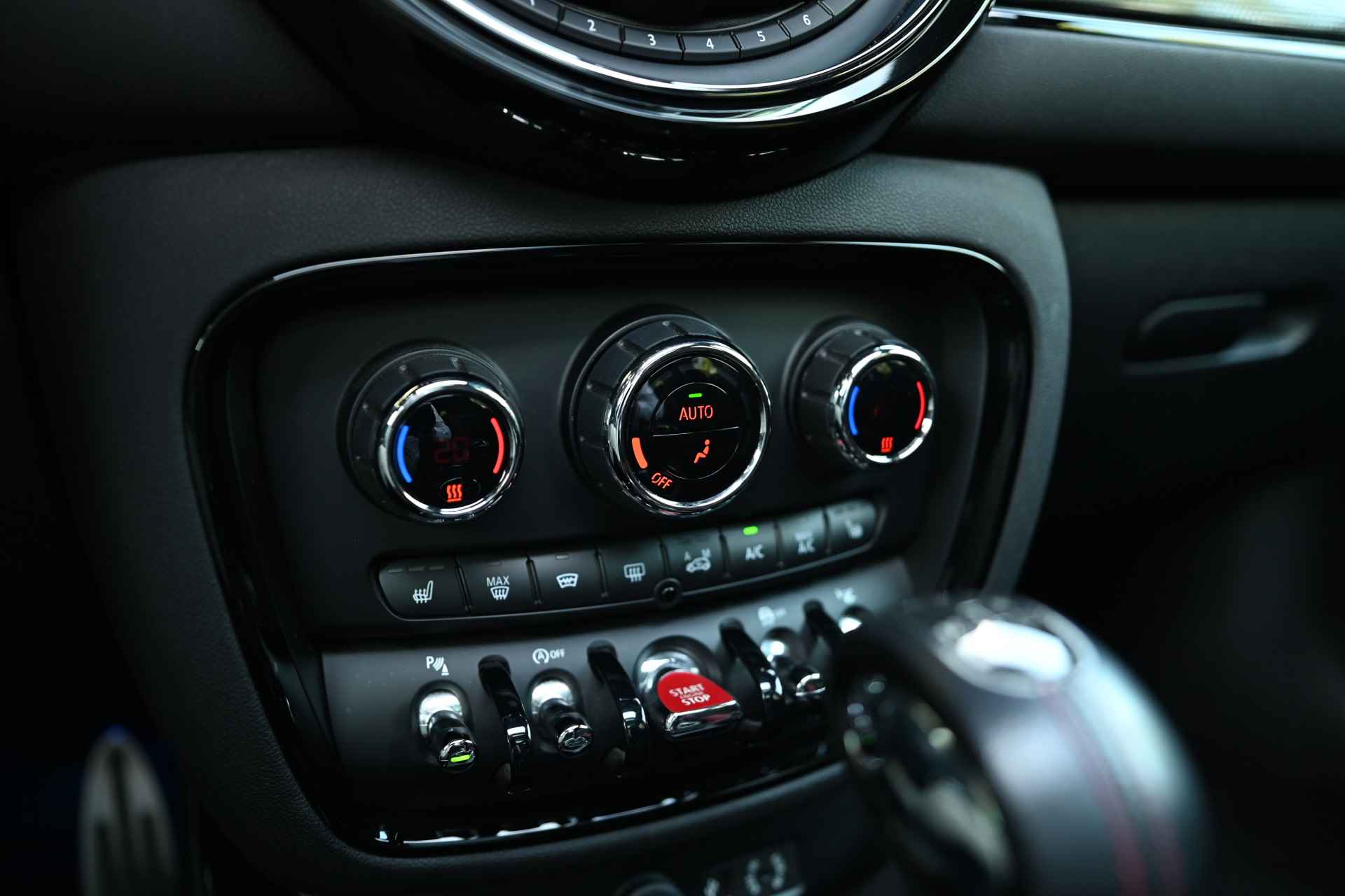 MINI Clubman JCW ALL4 Chili Automaat / Panoramadak / Camera / Active Cruise Control / Harman Kardon / Head-up Display / 19"LM-velgen - 12/32