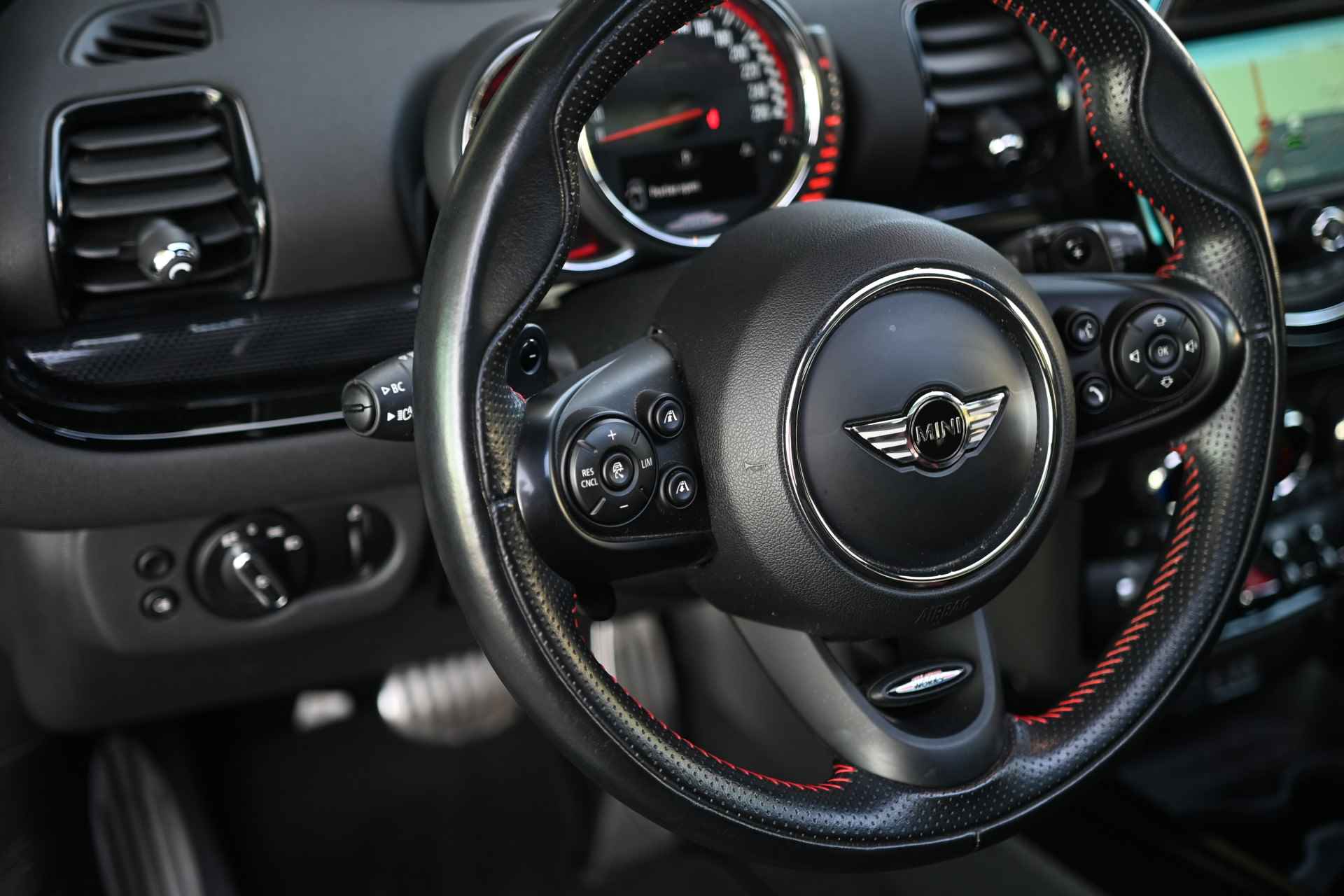 MINI Clubman JCW ALL4 Chili Automaat / Panoramadak / Camera / Active Cruise Control / Harman Kardon / Head-up Display / 19"LM-velgen - 13/32