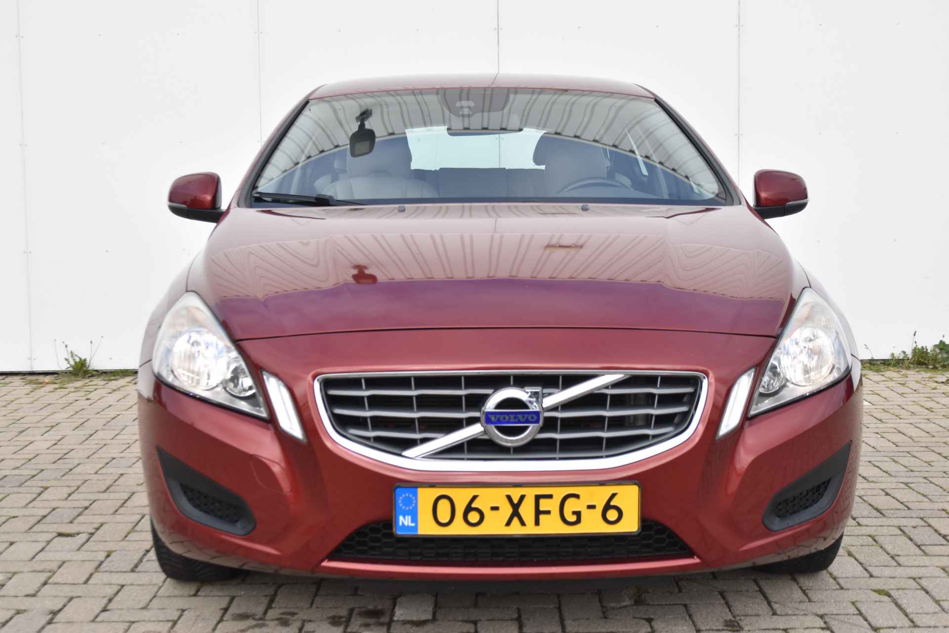 Volvo V60 T3 Kinetic #FlamencoRed #Leder #DealerOnderhouden! - 2/30