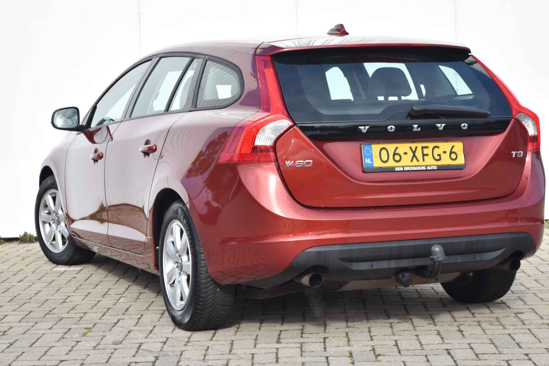 Volvo V60 T3 Kinetic #FlamencoRed #Leder #DealerOnderhouden! - 6/30