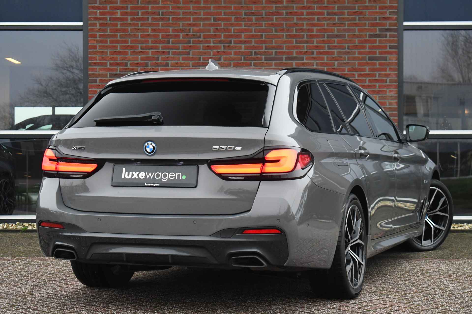 BMW 5 Serie Touring 530e xDrive M-Sport Pano Comf+Ventilatie HUD H/K Laser 19inch - 2/81