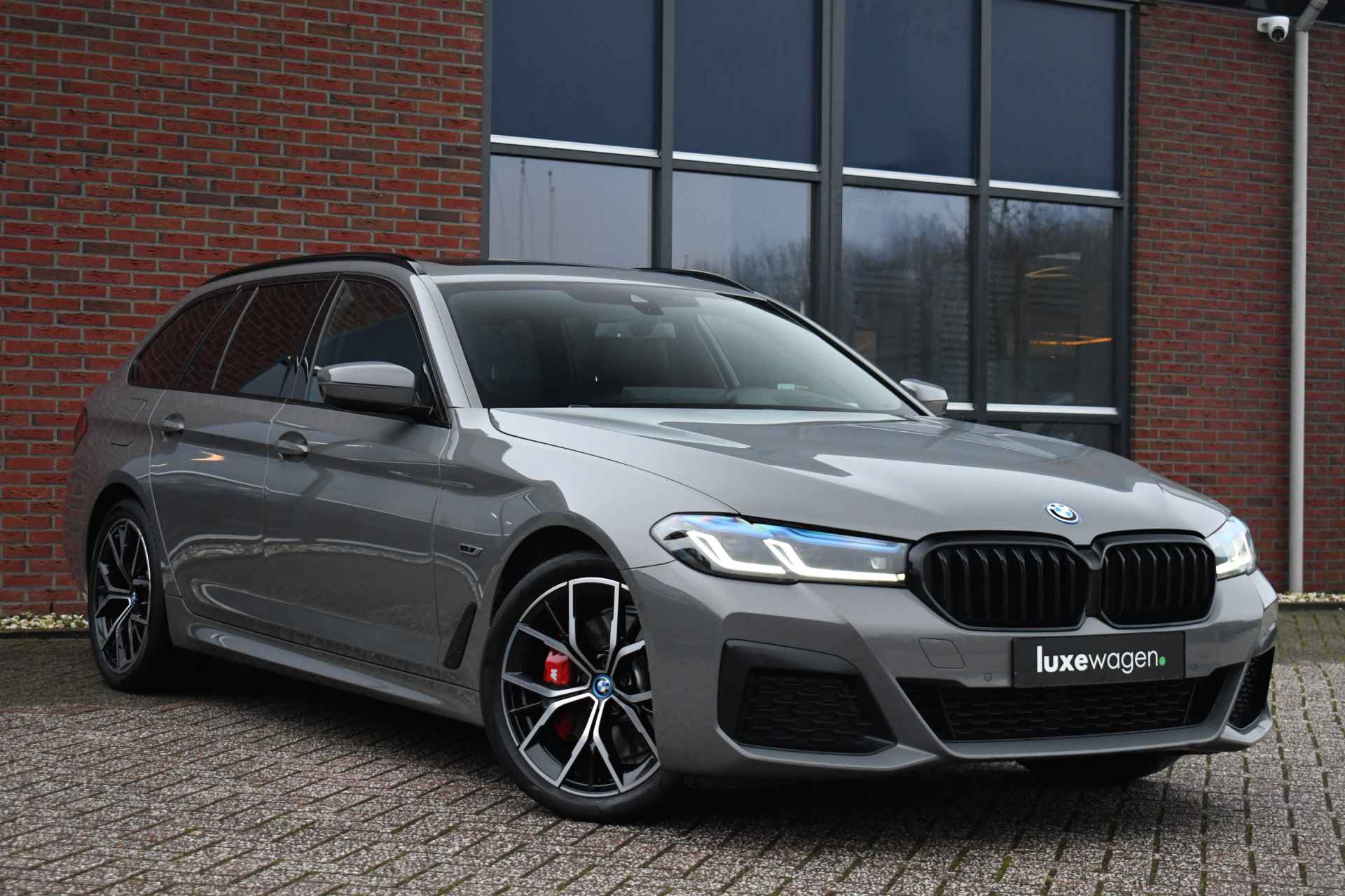 BMW 5 Serie Touring 530e xDrive M-Sport Pano Comf+Ventilatie HUD H/K Laser 19inch - 19/81