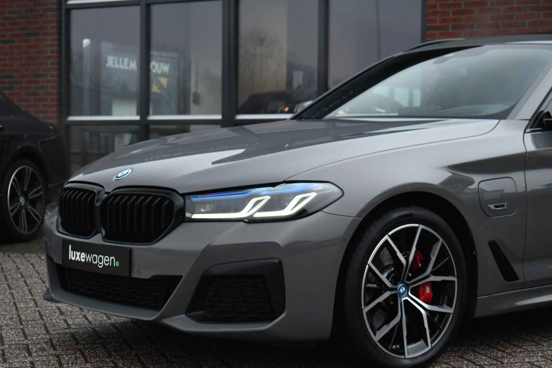 BMW 5 Serie Touring 530e xDrive M-Sport Pano Comf+Ventilatie HUD H/K Laser 19inch - 21/81