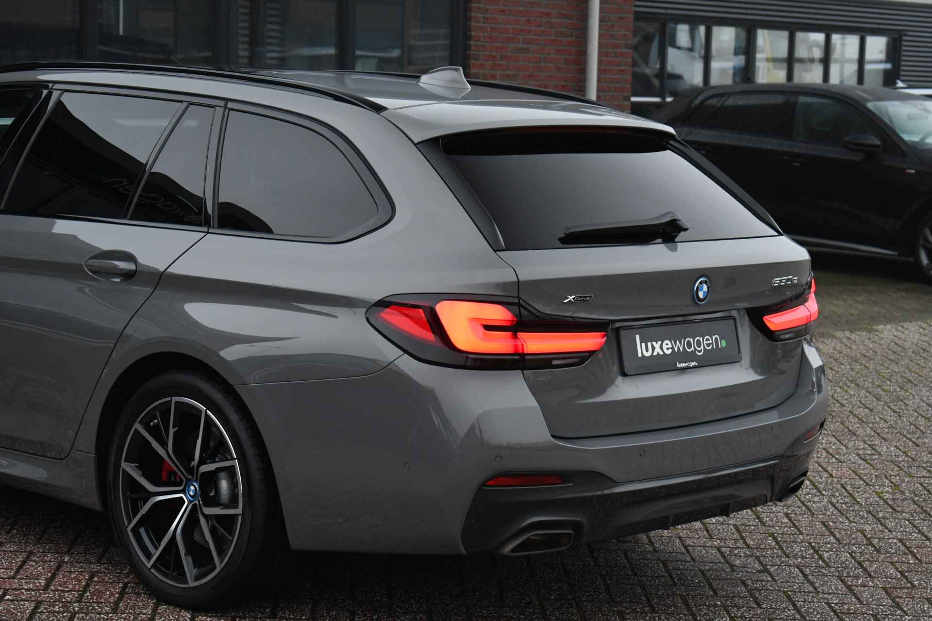 BMW 5 Serie Touring 530e xDrive M-Sport Pano Comf+Ventilatie HUD H/K Laser 19inch - 32/81