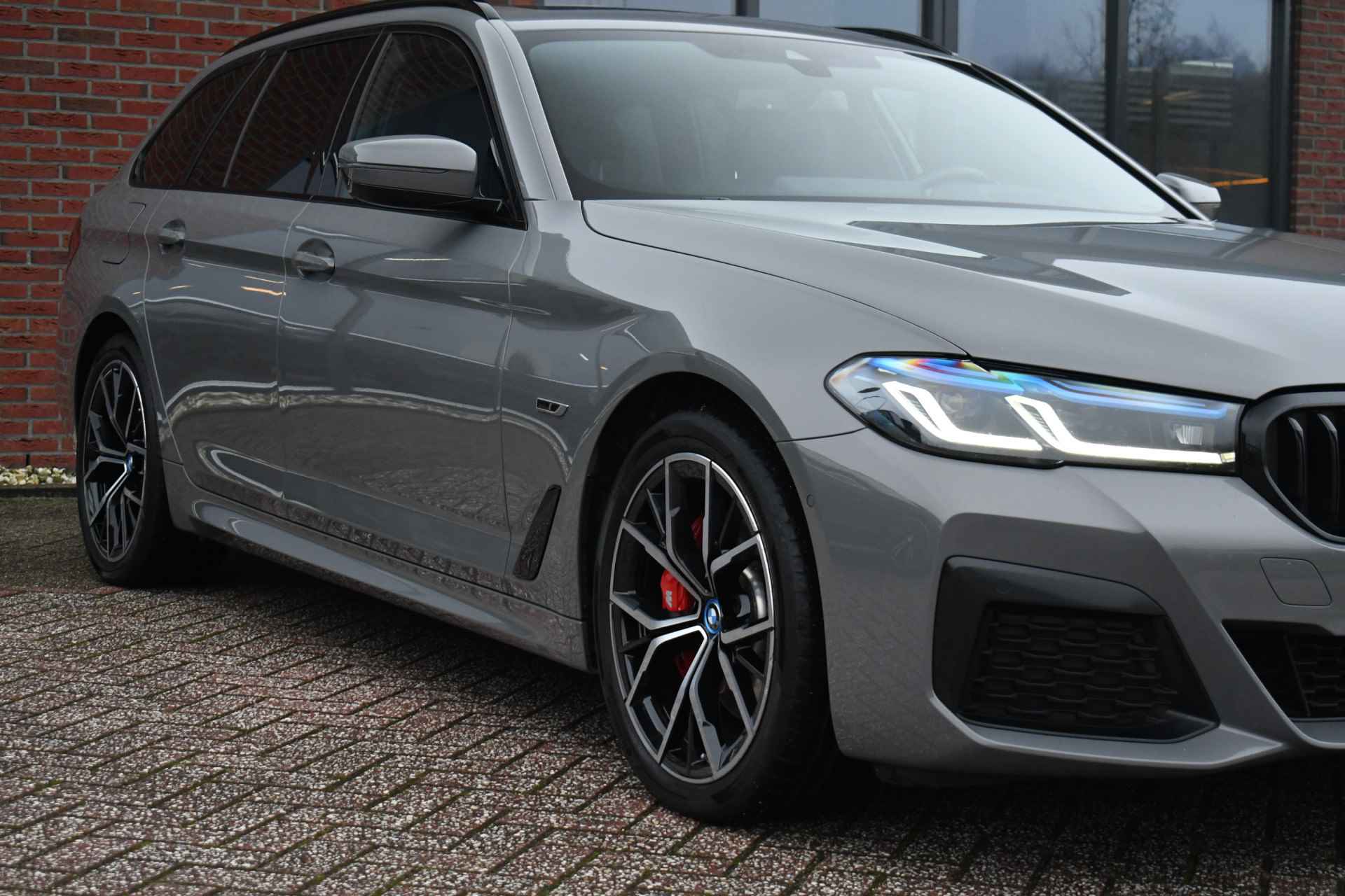 BMW 5 Serie Touring 530e xDrive M-Sport Pano Comf+Ventilatie HUD H/K Laser 19inch - 33/81