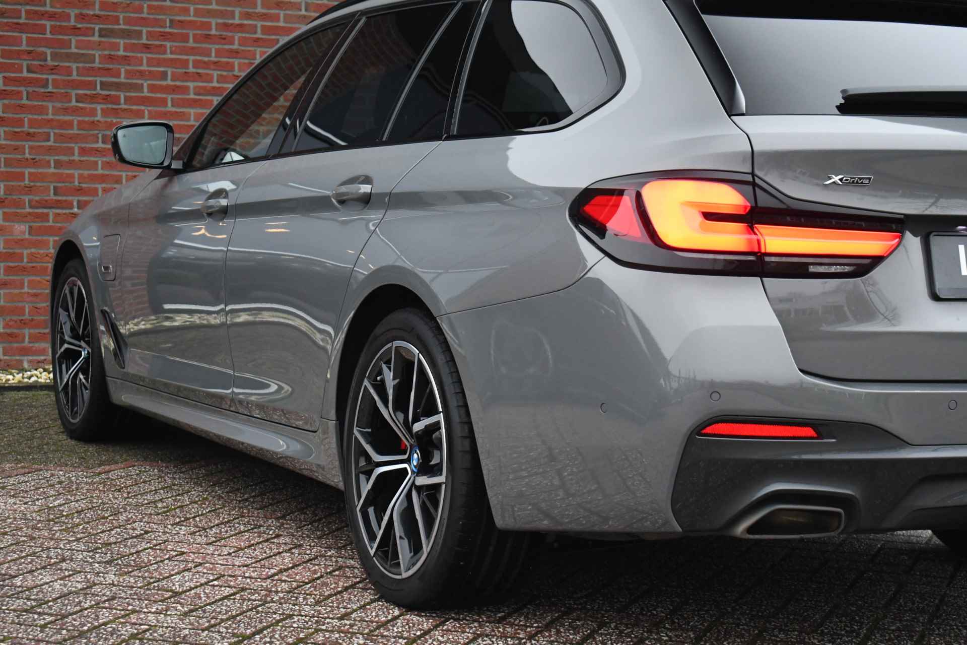 BMW 5 Serie Touring 530e xDrive M-Sport Pano Comf+Ventilatie HUD H/K Laser 19inch - 34/81