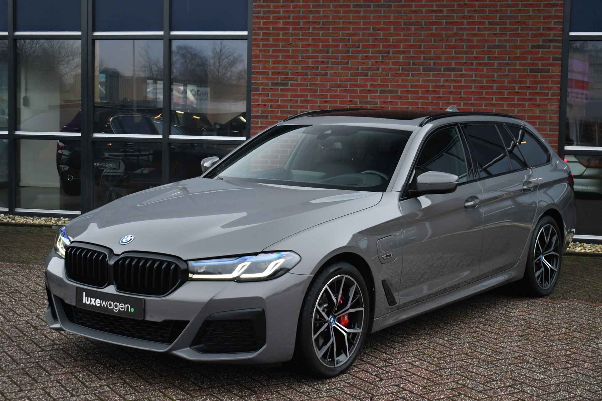 BMW 5 Serie Touring 530e xDrive M-Sport Pano Comf+Ventilatie HUD H/K Laser 19inch - 43/81