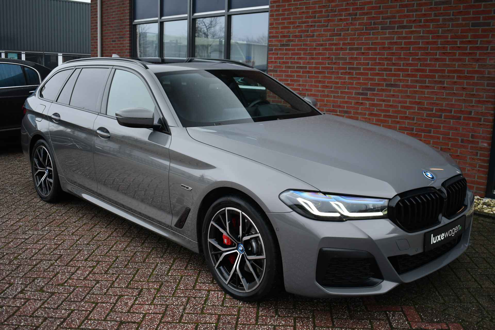 BMW 5 Serie Touring 530e xDrive M-Sport Pano Comf+Ventilatie HUD H/K Laser 19inch - 53/81