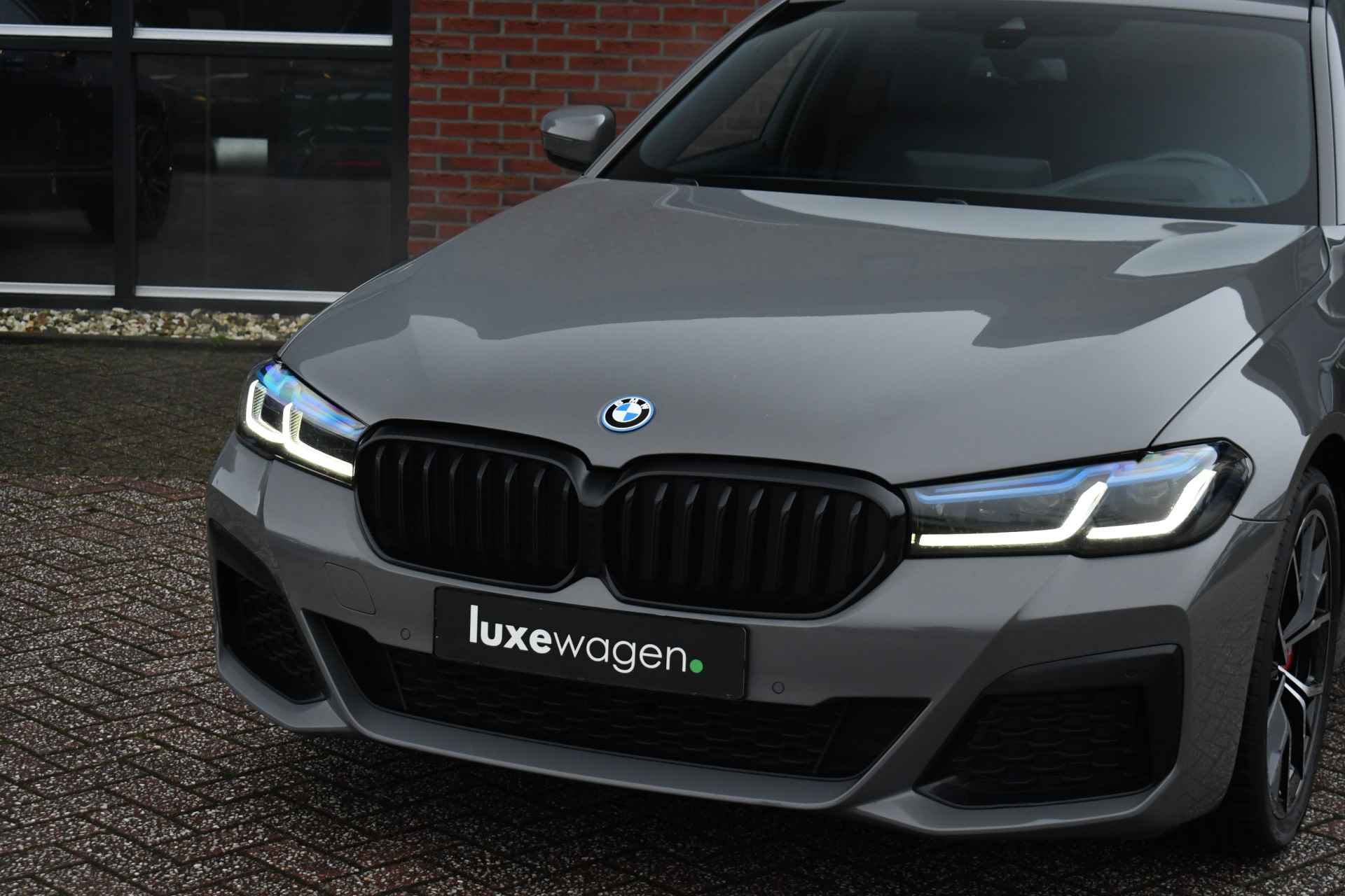 BMW 5 Serie Touring 530e xDrive M-Sport Pano Comf+Ventilatie HUD H/K Laser 19inch - 54/81