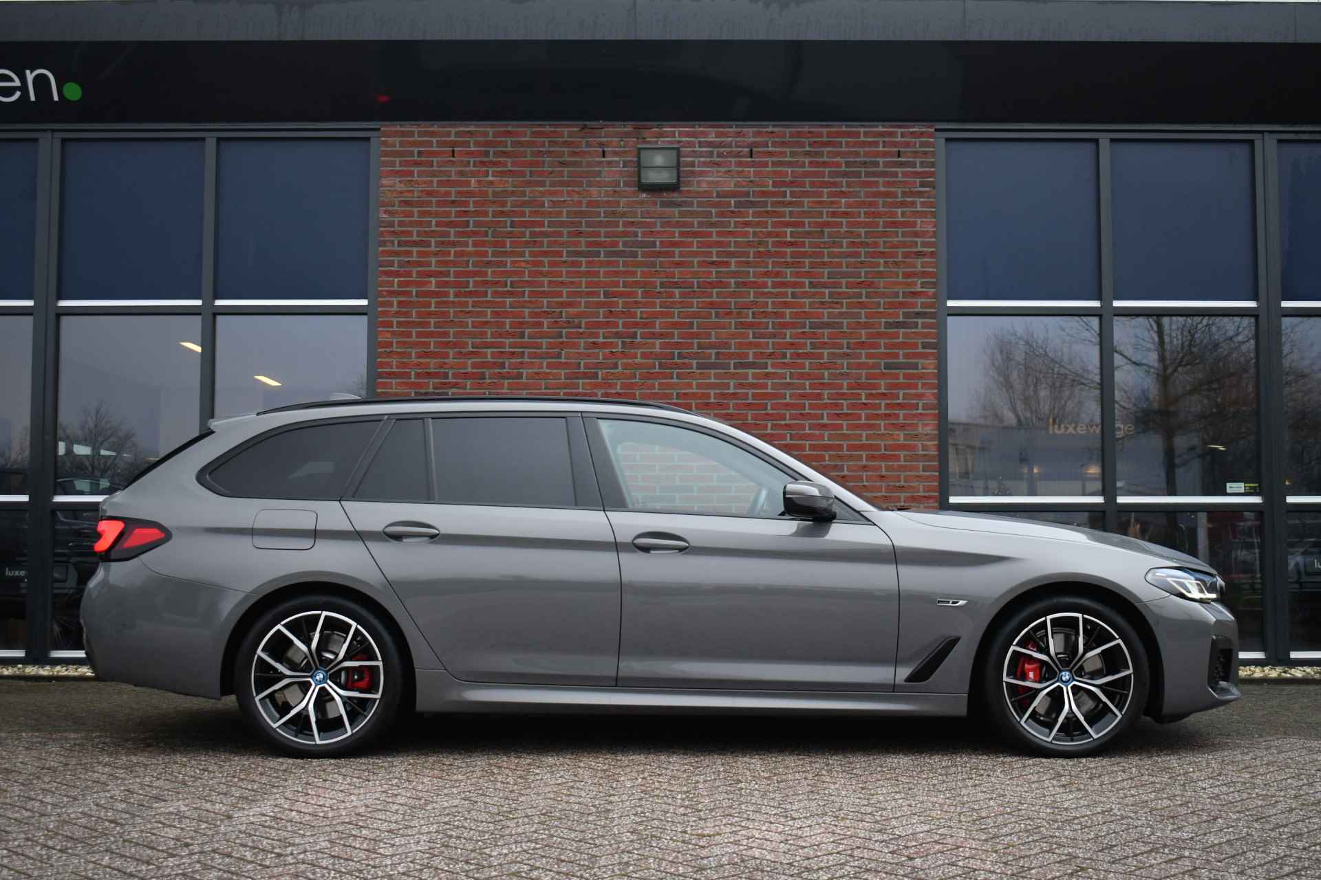 BMW 5 Serie Touring 530e xDrive M-Sport Pano Comf+Ventilatie HUD H/K Laser 19inch - 55/81