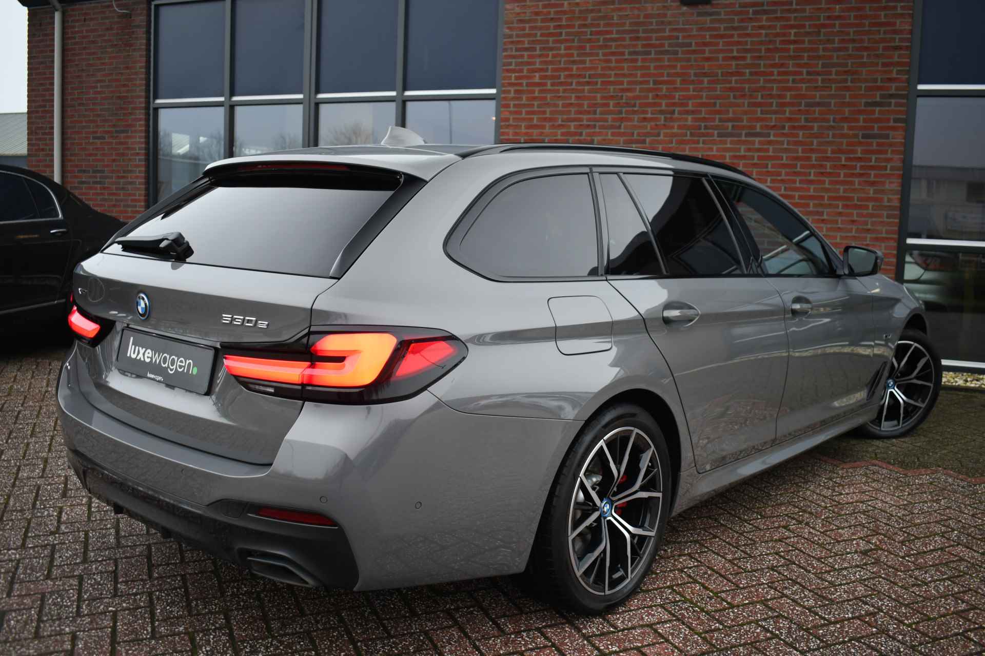 BMW 5 Serie Touring 530e xDrive M-Sport Pano Comf+Ventilatie HUD H/K Laser 19inch - 75/81