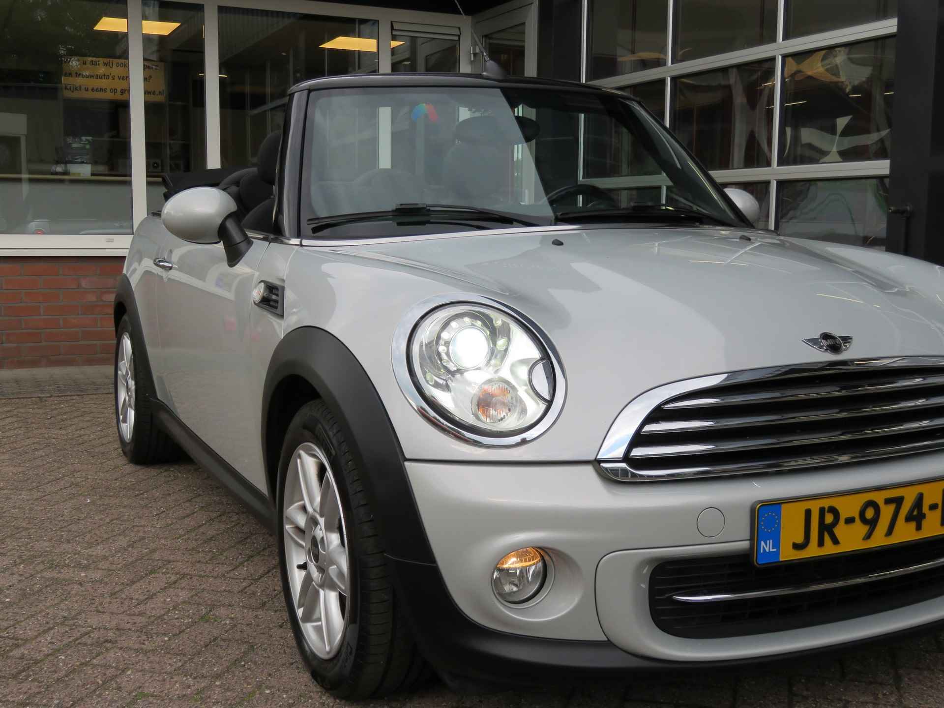 MINI Cabrio 1.6 Cooper Pepper / Xenon / Stoelverwerw. / Acc/ - 37/41