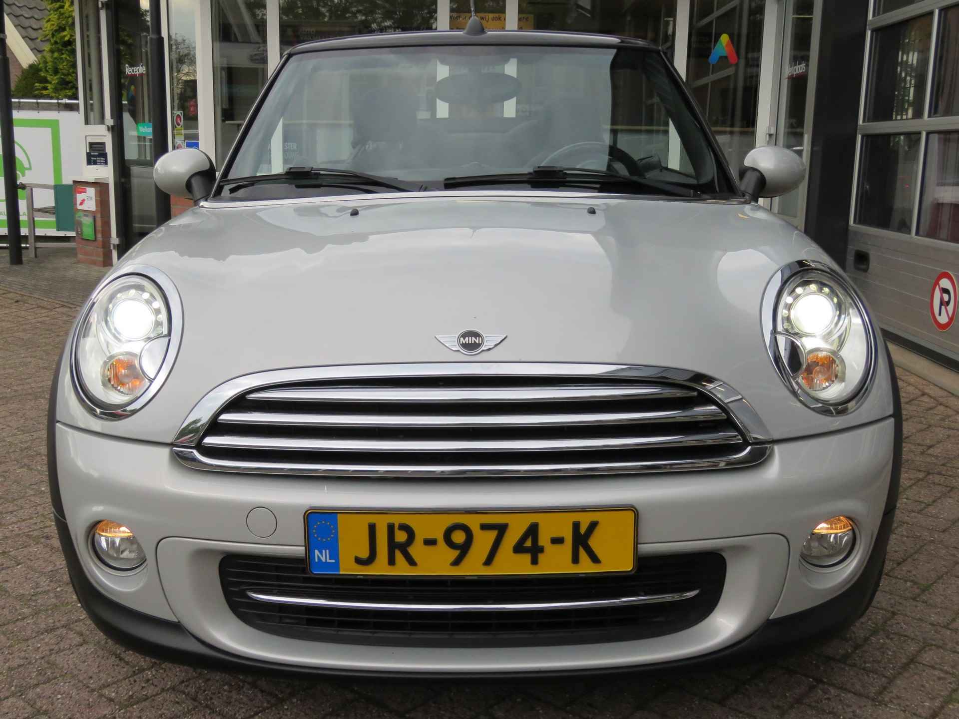 MINI Cabrio 1.6 Cooper Pepper / Xenon / Stoelverwerw. / Acc/ - 38/41