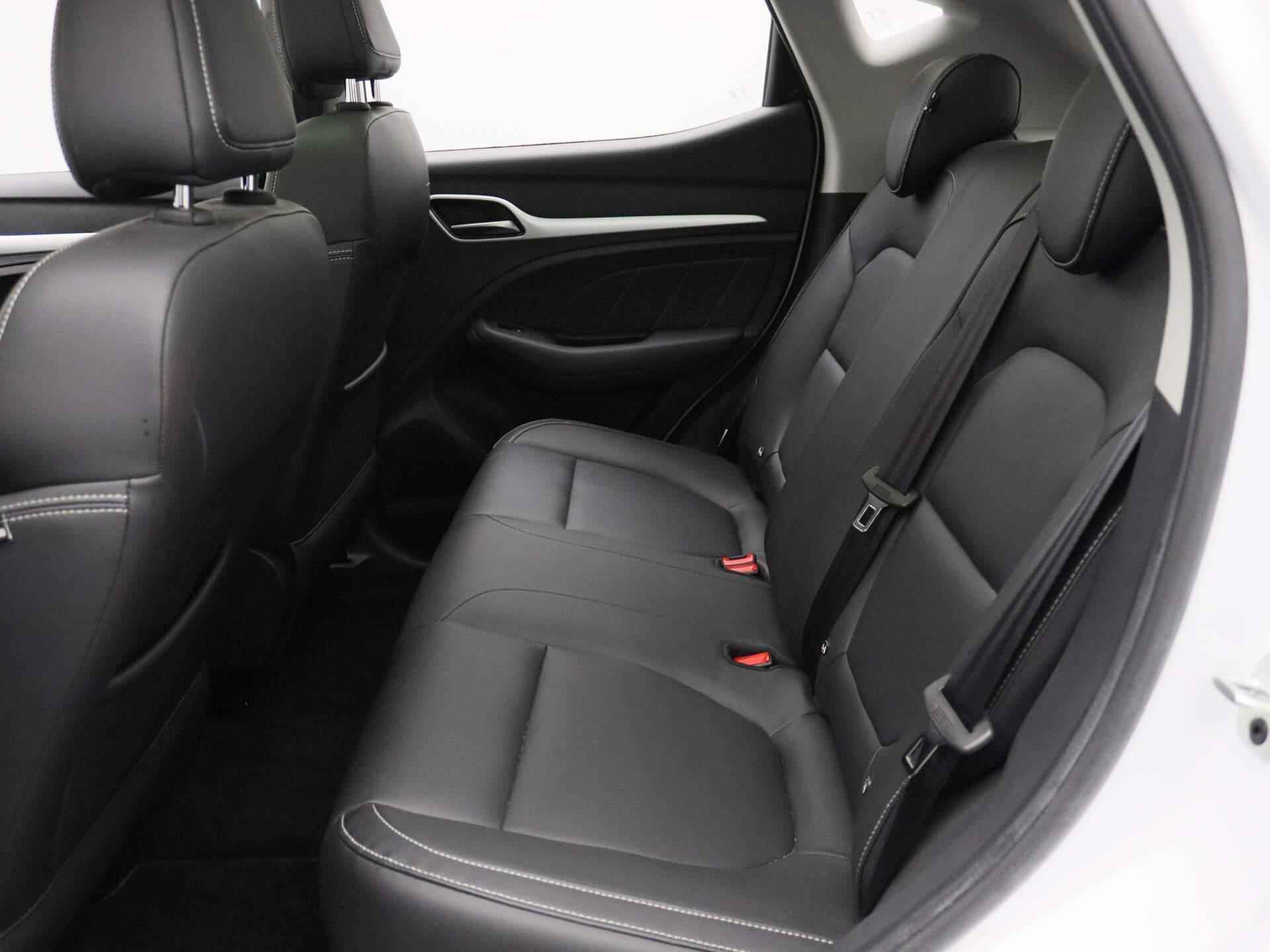 MG ZS EV Luxury 45 kWh | Panoramadak | Camera | Lederen Bekleding | Navigatie | - 12/28