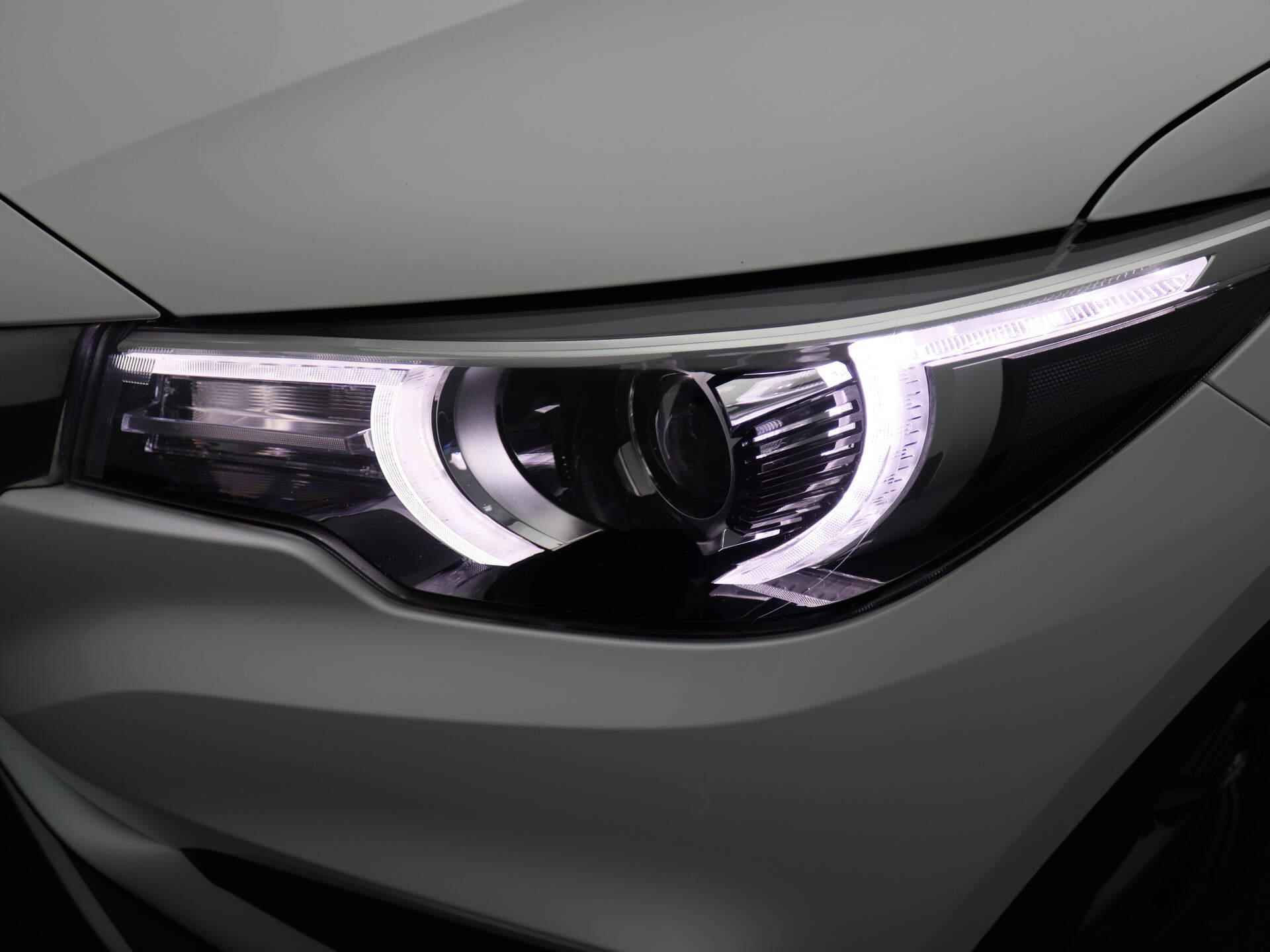 MG ZS EV Luxury 45 kWh | Panoramadak | Camera | Lederen Bekleding | Navigatie | - 14/28
