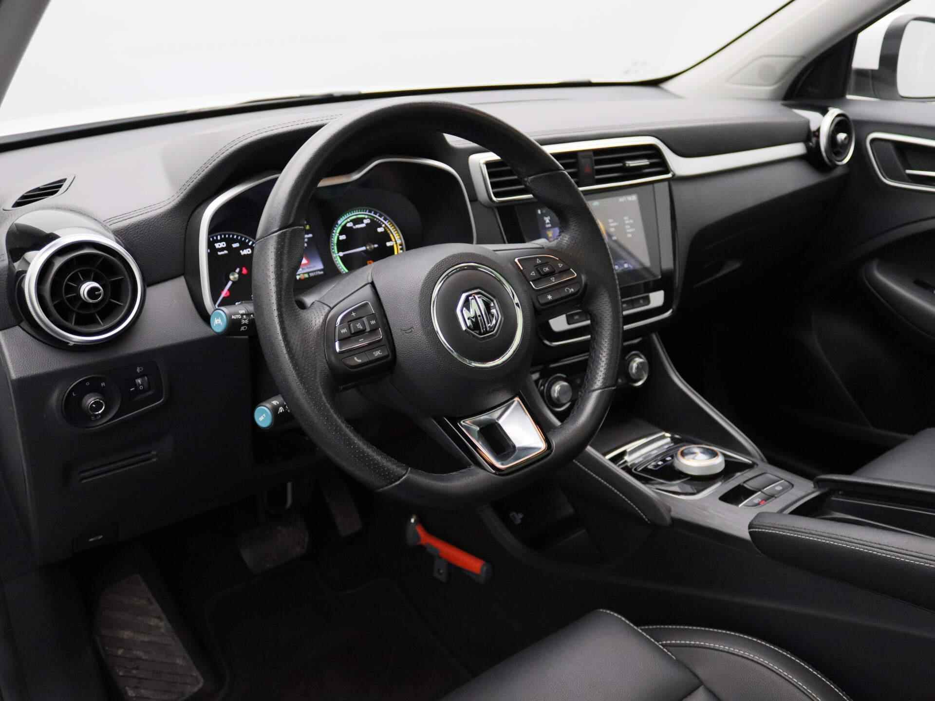 MG ZS EV Luxury 45 kWh | Panoramadak | Camera | Lederen Bekleding | Navigatie | - 23/28