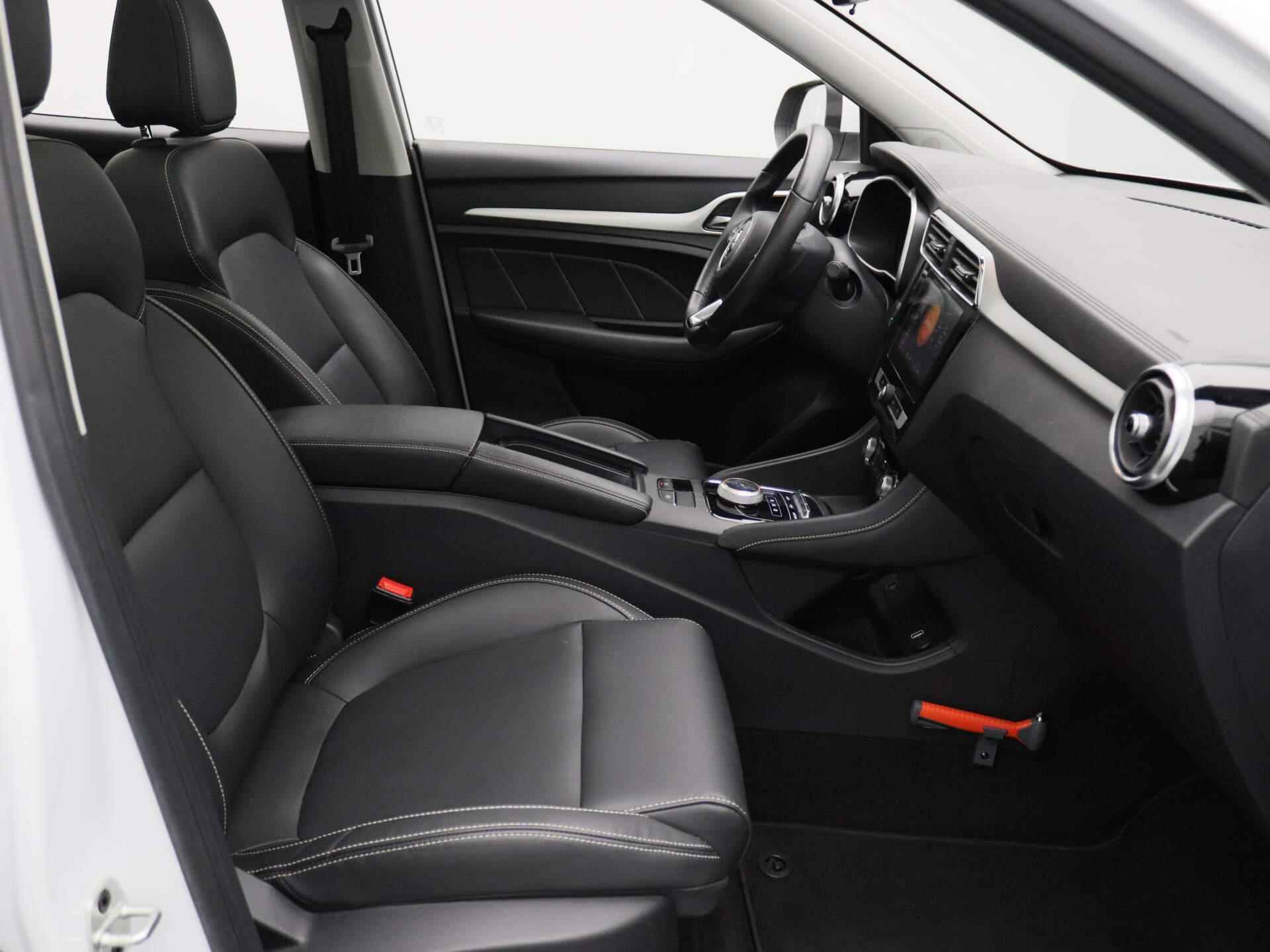 MG ZS EV Luxury 45 kWh | Panoramadak | Camera | Lederen Bekleding | Navigatie | - 24/28
