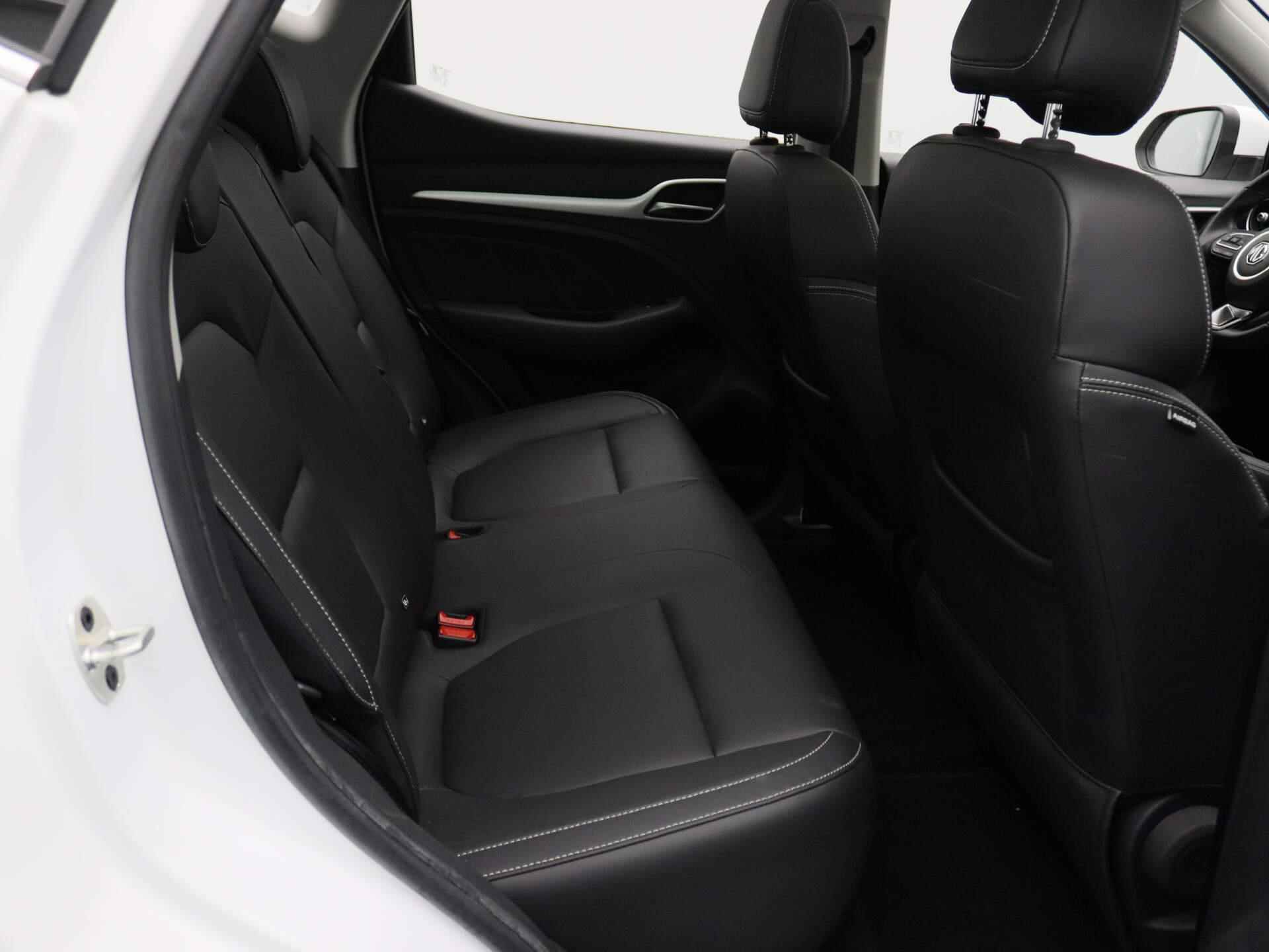 MG ZS EV Luxury 45 kWh | Panoramadak | Camera | Lederen Bekleding | Navigatie | - 25/28